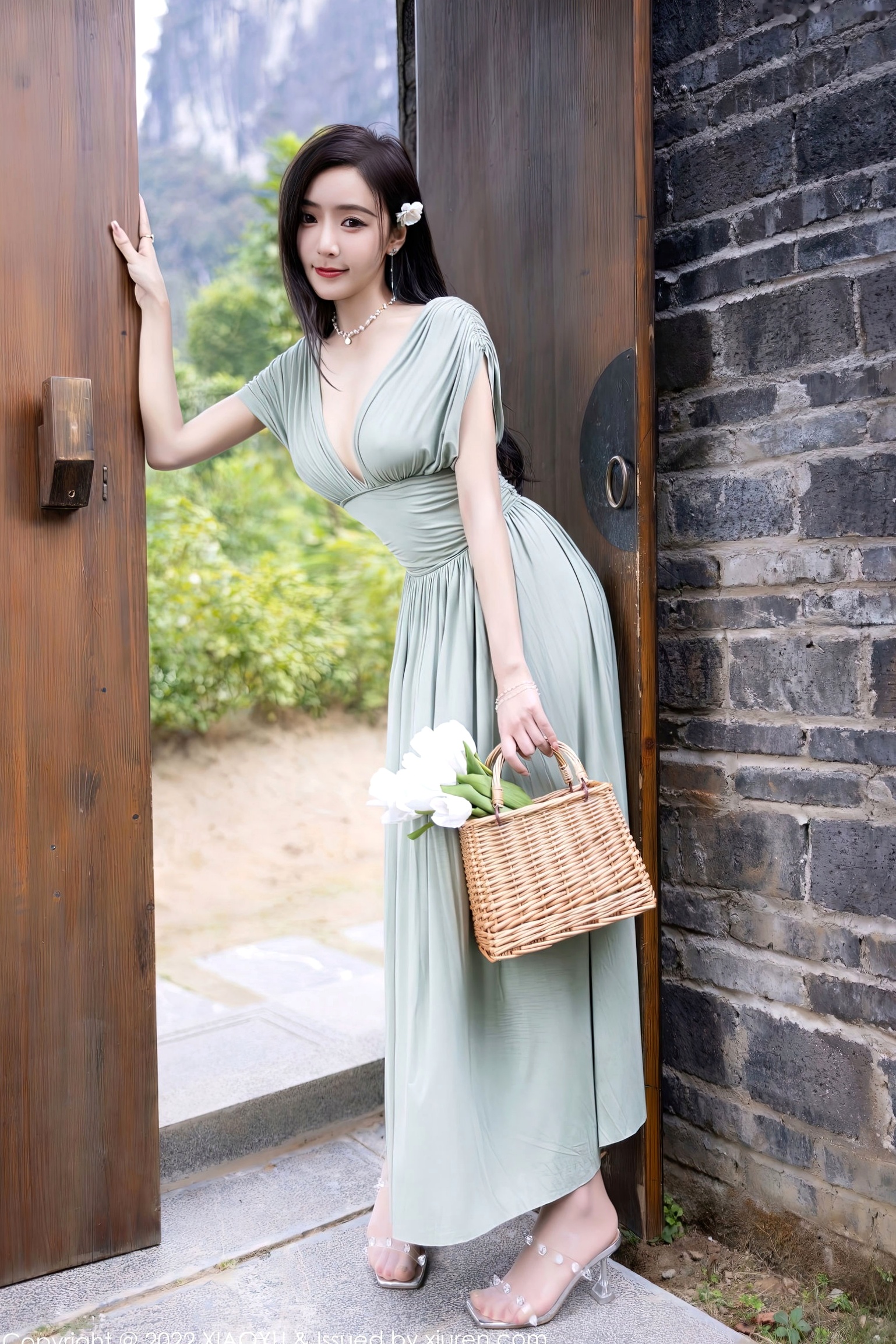 Gallery - XiaoYu语画界 - Painting World -896-王馨瑶Yanni-杭州旅拍灰绿色连衣裙与清新白色比基尼-室内优雅与池畔诱惑语画界 - Painting World 性感气质比基尼私房照女神 王馨瑶女神私房照_秀色女神 - image 9