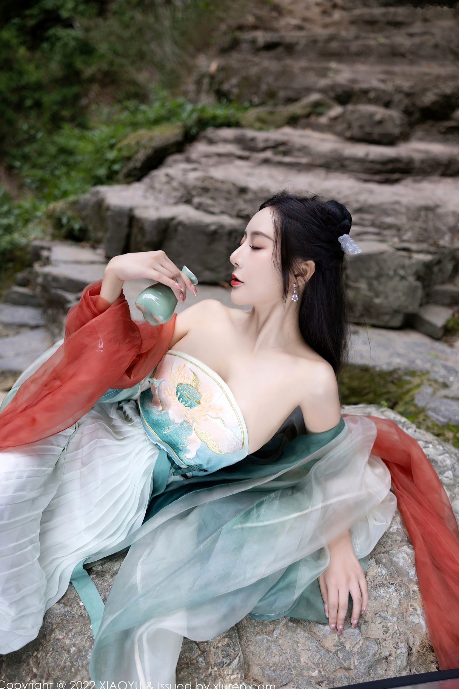 Gallery - XiaoYu语画界 - Painting World ：王馨瑶Yanni杭州户外旅拍，素雅汉服国风写真，清纯仙气与丝袜诱惑尽显东方风韵语画界 - Painting World 户外气质清纯丝袜 王馨瑶女神私房照_秀色女神 - image 13