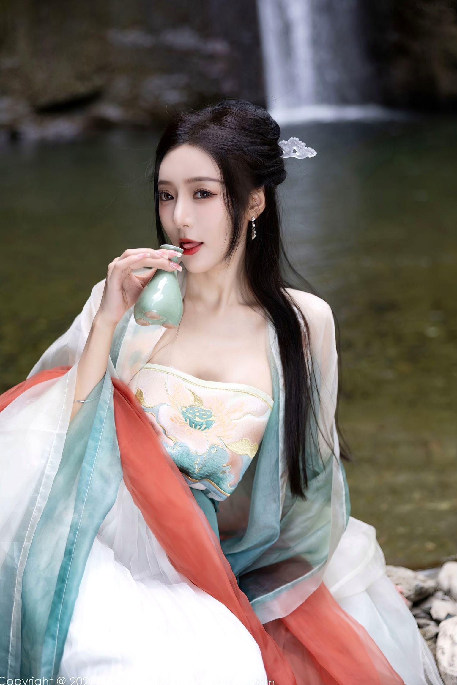 Gallery - XiaoYu语画界 - Painting World ：王馨瑶Yanni杭州户外旅拍，素雅汉服国风写真，清纯仙气与丝袜诱惑尽显东方风韵语画界 - Painting World 户外气质清纯丝袜 王馨瑶女神私房照_秀色女神 - image 21