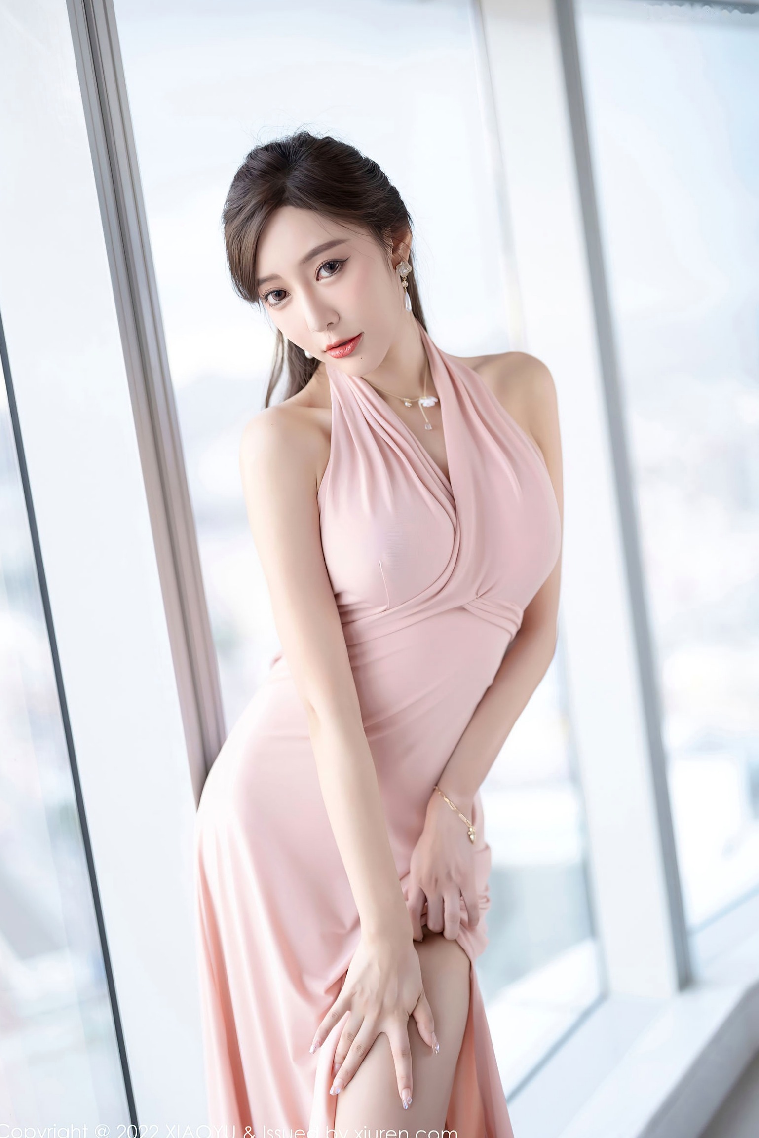 Gallery - XiaoYu语画界 - Painting World -847-王馨瑶Yanni：粉色修身长裙室内私房写真，尽显曼妙身材曲线，高颜值优雅气质女神 (2022.08.22)语画界 - Painting World 女神私房照气质性感 王馨瑶女神私房照_秀色女神 - image 7