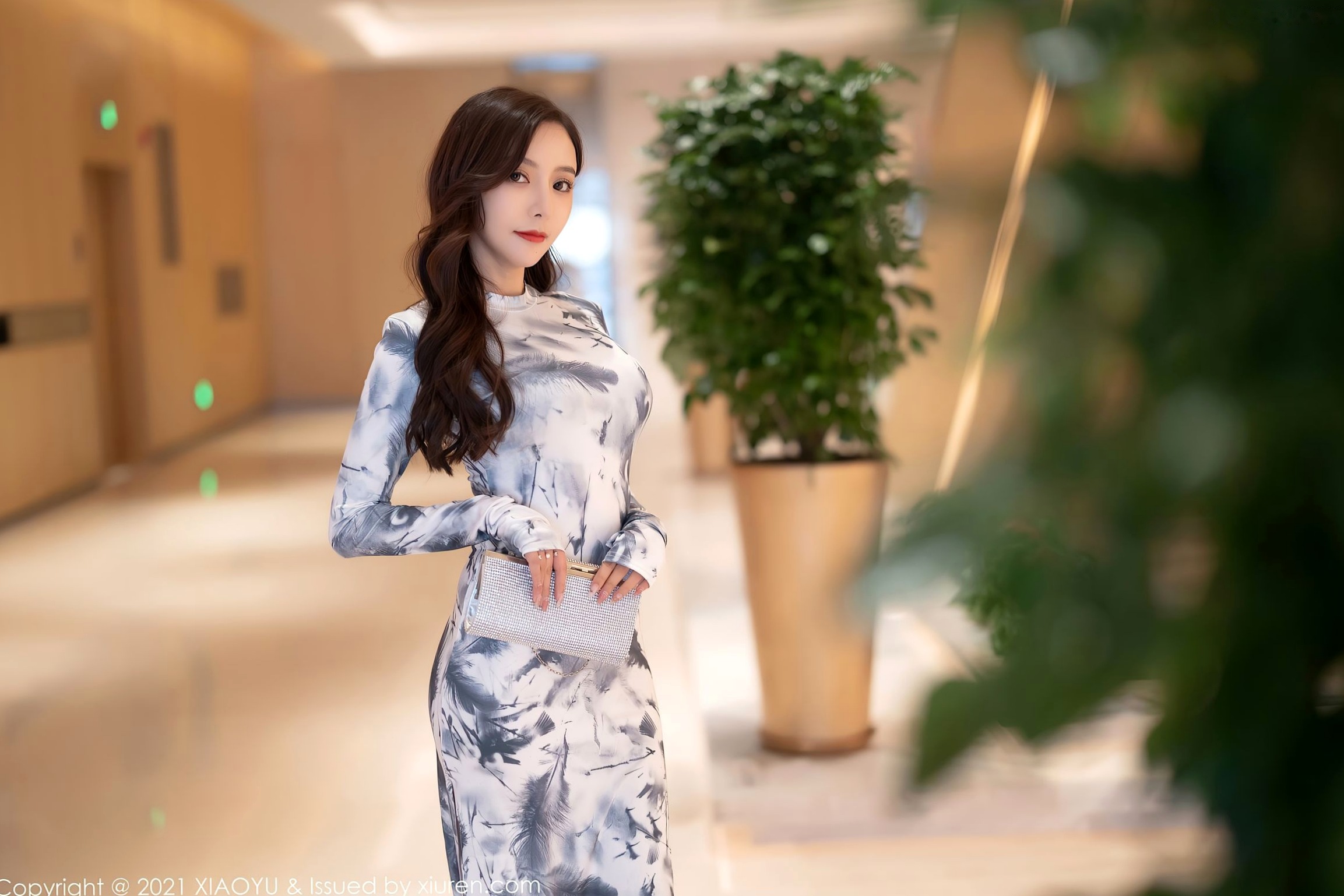 Gallery - XiaoYu语画界 - Painting World -652-王馨瑶Yanni-气质女神水墨紧身长裙优雅私房写真-无圣光大尺度语画界 - Painting World 性感气质私房照美腿女神 王馨瑶女神私房照_秀色女神 - image 4