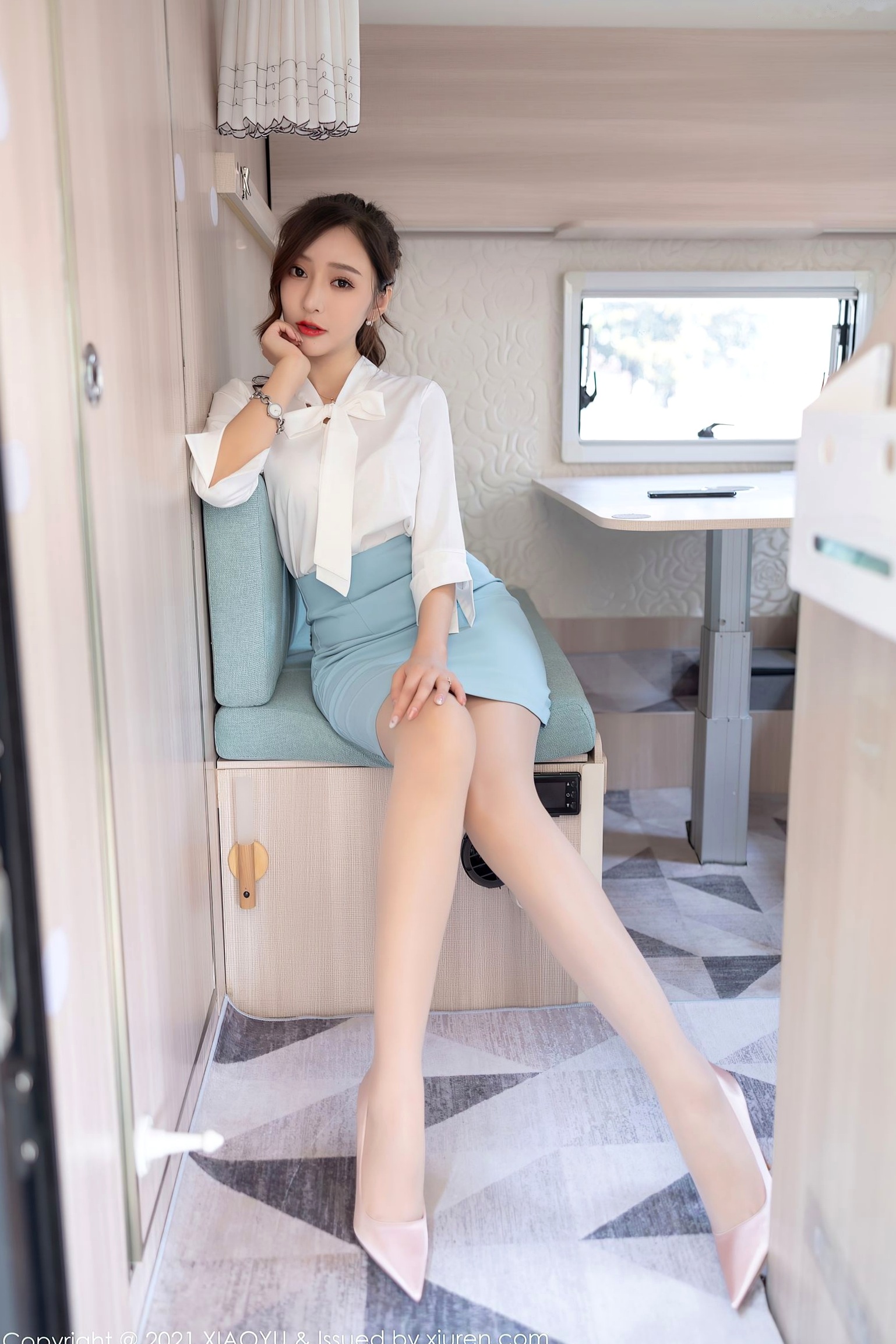 Gallery - XiaoYu语画界 - Painting World 635期：王馨瑶Yanni职场OL白领制服写真，淡雅衬衫搭配超薄肉丝，尽显迷人美腿曲线，极致诱惑私房视觉盛宴语画界 - Painting World 性感制服美腿丝袜私房照 王馨瑶女神私房照_秀色女神 - image 15