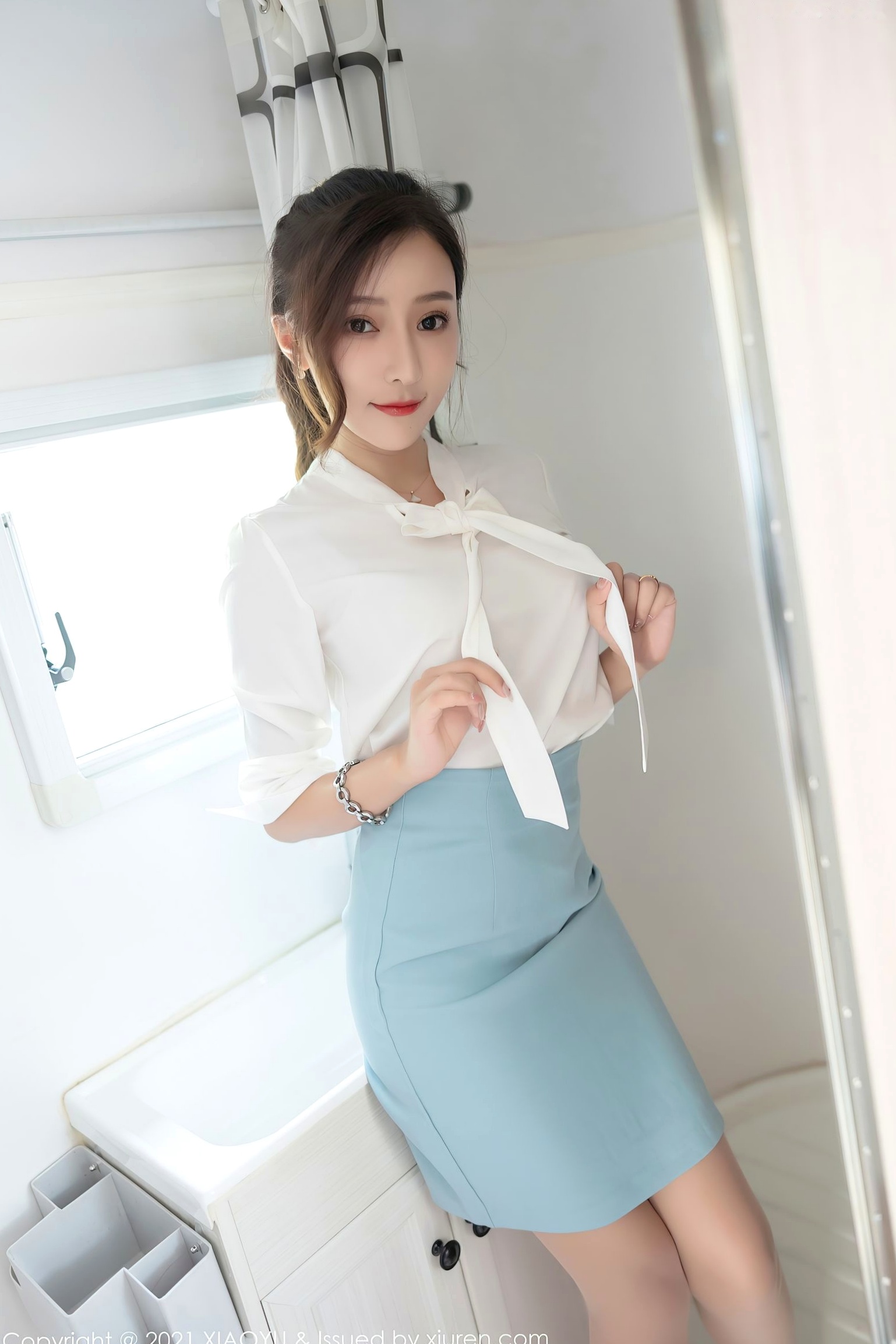Gallery - XiaoYu语画界 - Painting World 635期：王馨瑶Yanni职场OL白领制服写真，淡雅衬衫搭配超薄肉丝，尽显迷人美腿曲线，极致诱惑私房视觉盛宴语画界 - Painting World 性感制服美腿丝袜私房照 王馨瑶女神私房照_秀色女神 - image 24