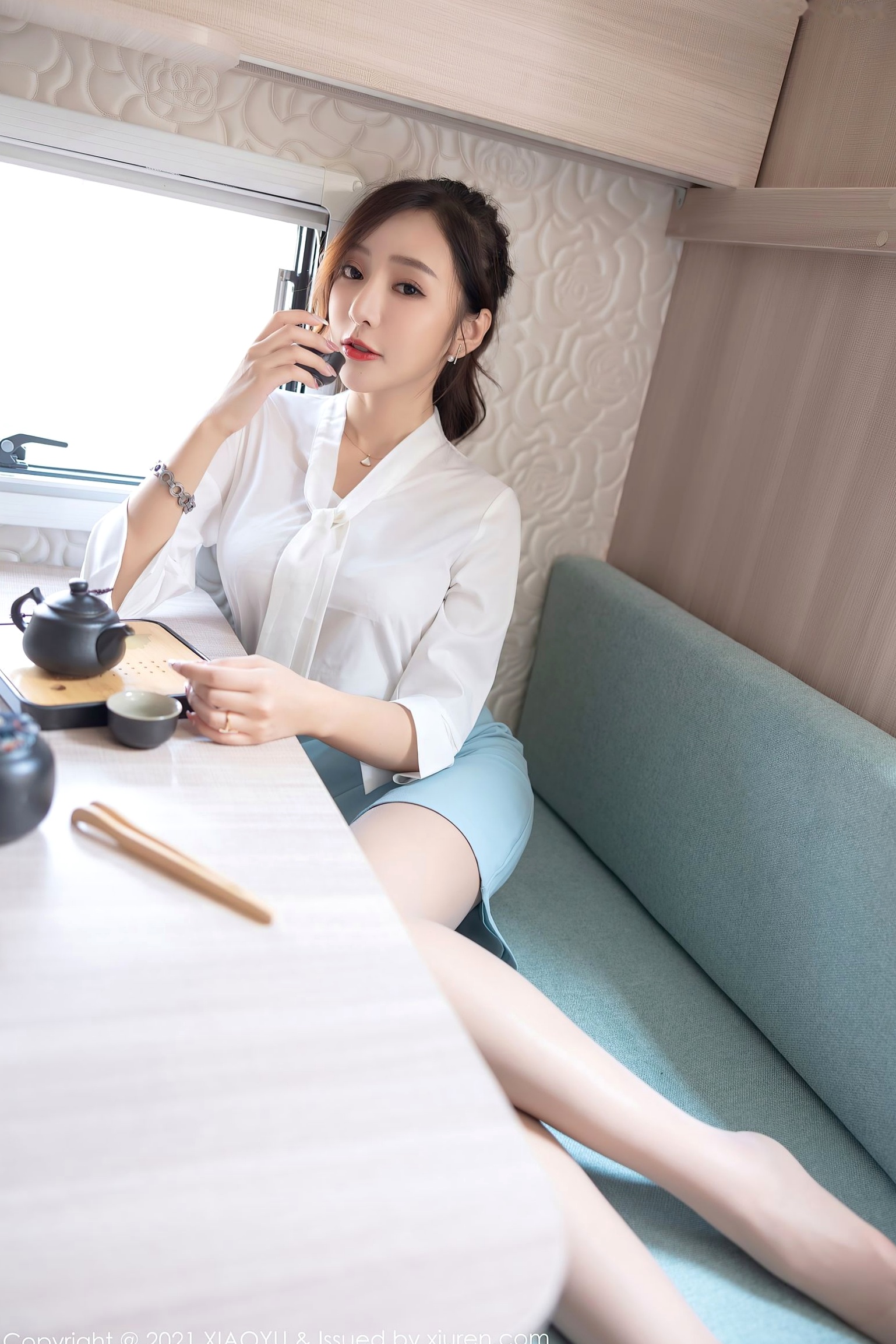 Gallery - XiaoYu语画界 - Painting World 635期：王馨瑶Yanni职场OL白领制服写真，淡雅衬衫搭配超薄肉丝，尽显迷人美腿曲线，极致诱惑私房视觉盛宴语画界 - Painting World 性感制服美腿丝袜私房照 王馨瑶女神私房照_秀色女神 - image 26