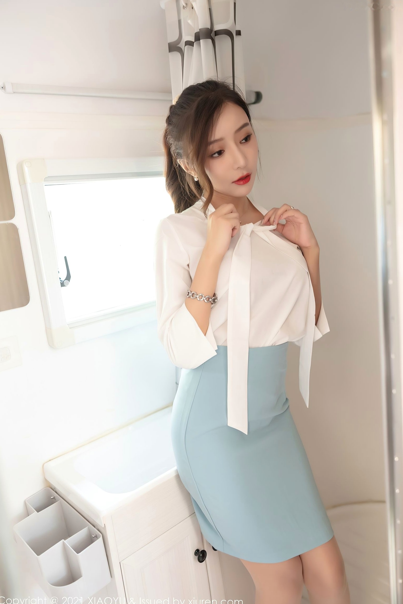 Gallery - XiaoYu语画界 - Painting World 635期：王馨瑶Yanni职场OL白领制服写真，淡雅衬衫搭配超薄肉丝，尽显迷人美腿曲线，极致诱惑私房视觉盛宴语画界 - Painting World 性感制服美腿丝袜私房照 王馨瑶女神私房照_秀色女神 - image 96