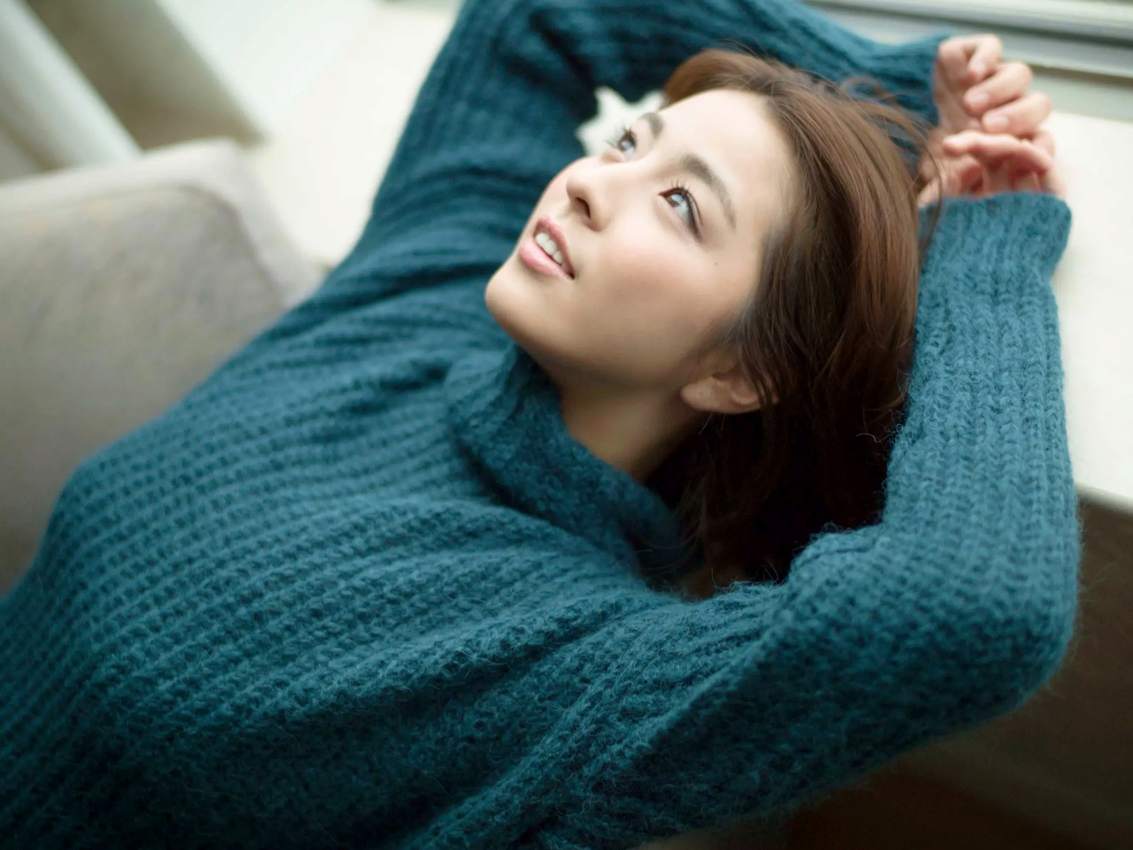 Gallery - 柳ゆり菜 - 揺れる想い，比基尼写真与居家针织衫私房照，展现绝美曲线与治愈系清纯魅力日本性感比基尼私房照清新 柳百合菜女神私房照_秀色女神 - image 27