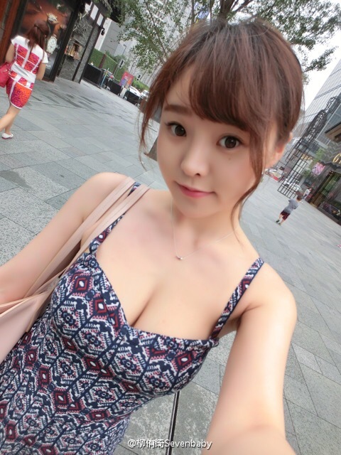 柳侑绮Sevenbaby 极品童颜巨乳俏皮私房照诱惑写真图