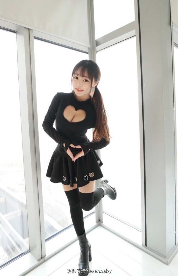 柳侑绮Sevenbaby 极品童颜巨乳俏皮私房照诱惑写真图