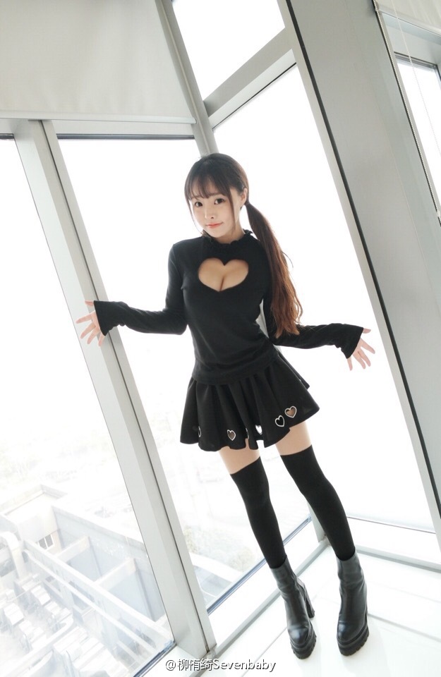 柳侑绮Sevenbaby 极品童颜巨乳俏皮私房照诱惑写真图