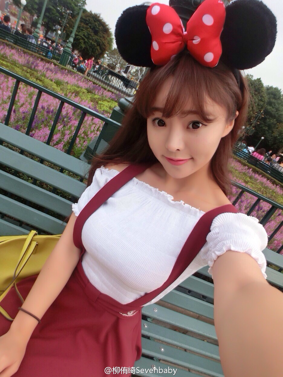 柳侑绮Sevenbaby 极品童颜巨乳俏皮私房照诱惑写真图