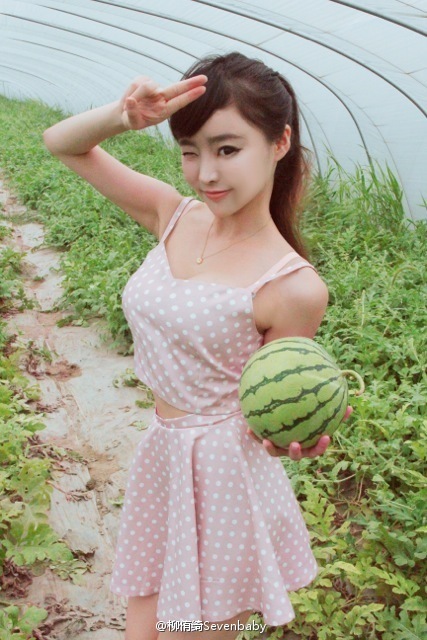 柳侑绮Sevenbaby 极品童颜巨乳俏皮私房照诱惑写真图