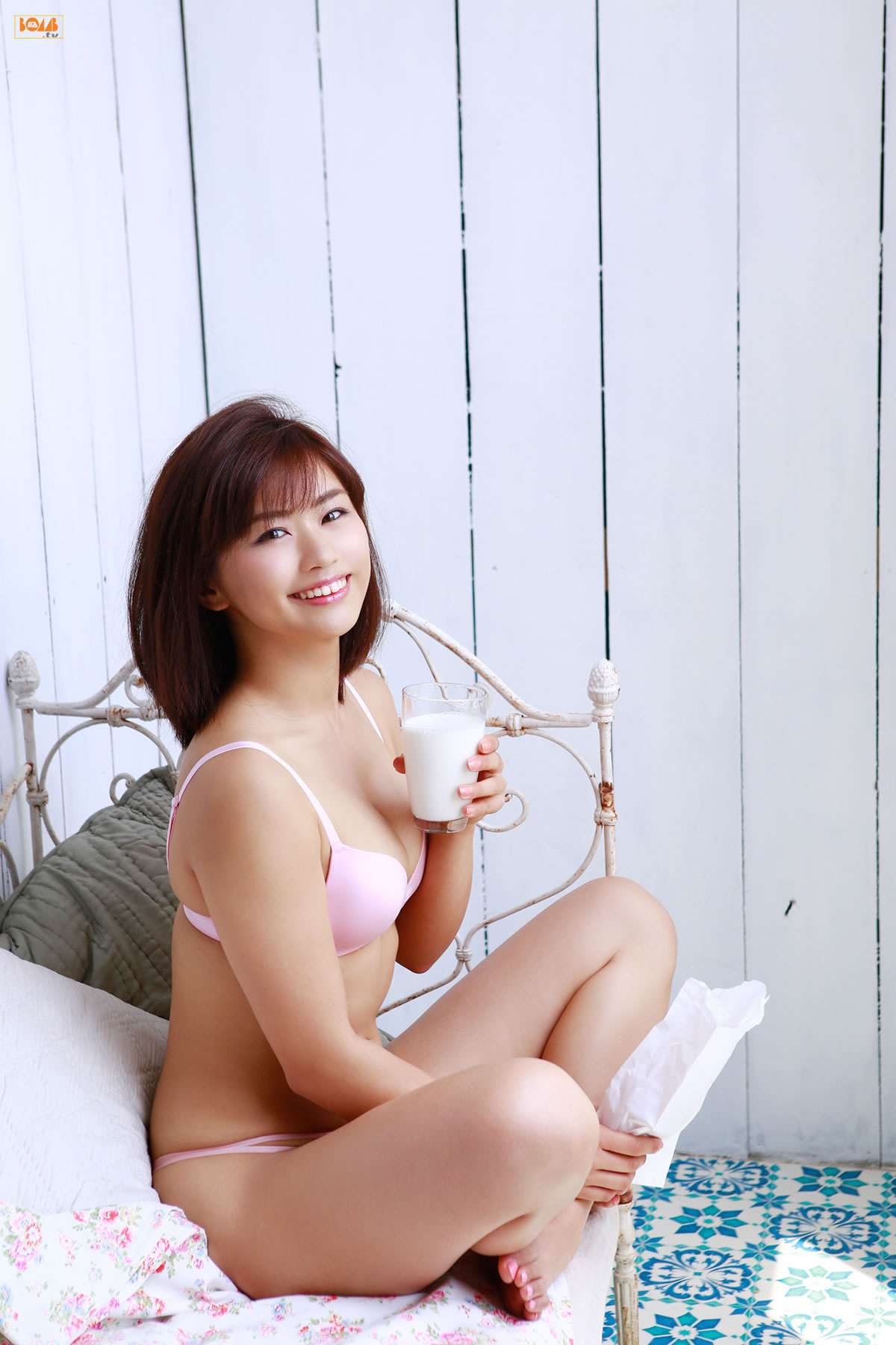 安枝瞳 [BOMB.tv]高清写真图GRAVURE Channel 2015年07月号