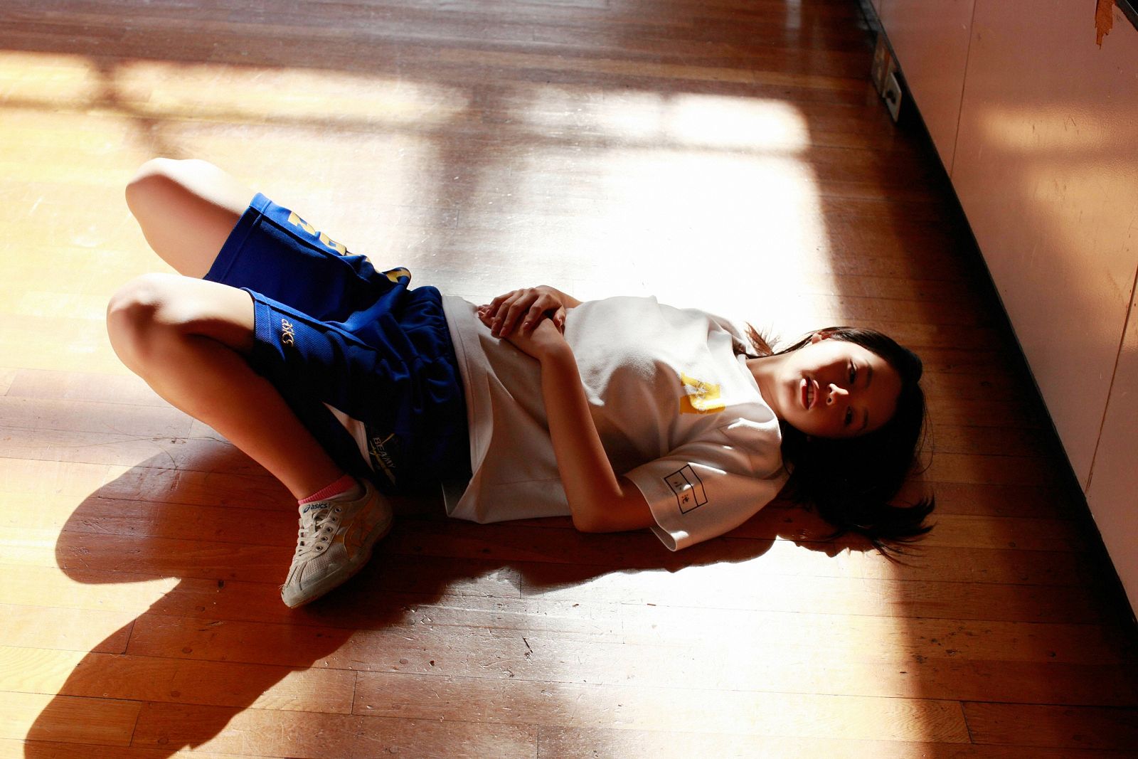 小池里奈-《卒業～お藏だし秘藏カシト～》[Ys Web]高清写真图Vol.500