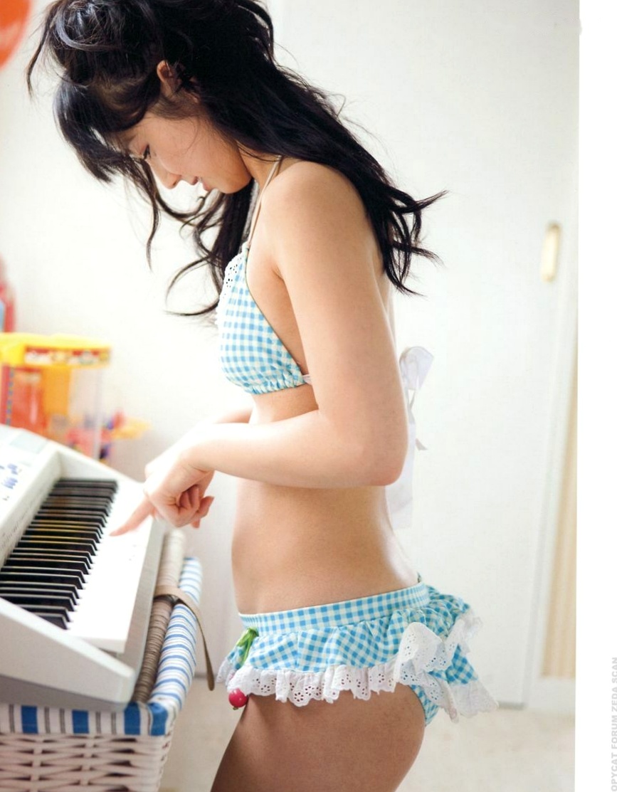 Gallery - PB写真集_小池里奈 《サブリナ》 清纯萝莉泳装写真，清新居家与泳池清凉少女，治愈系元气美少女图集[81P]清纯泳池治愈系萝莉日本 小池里奈女神私房照_秀色女神 - image 40