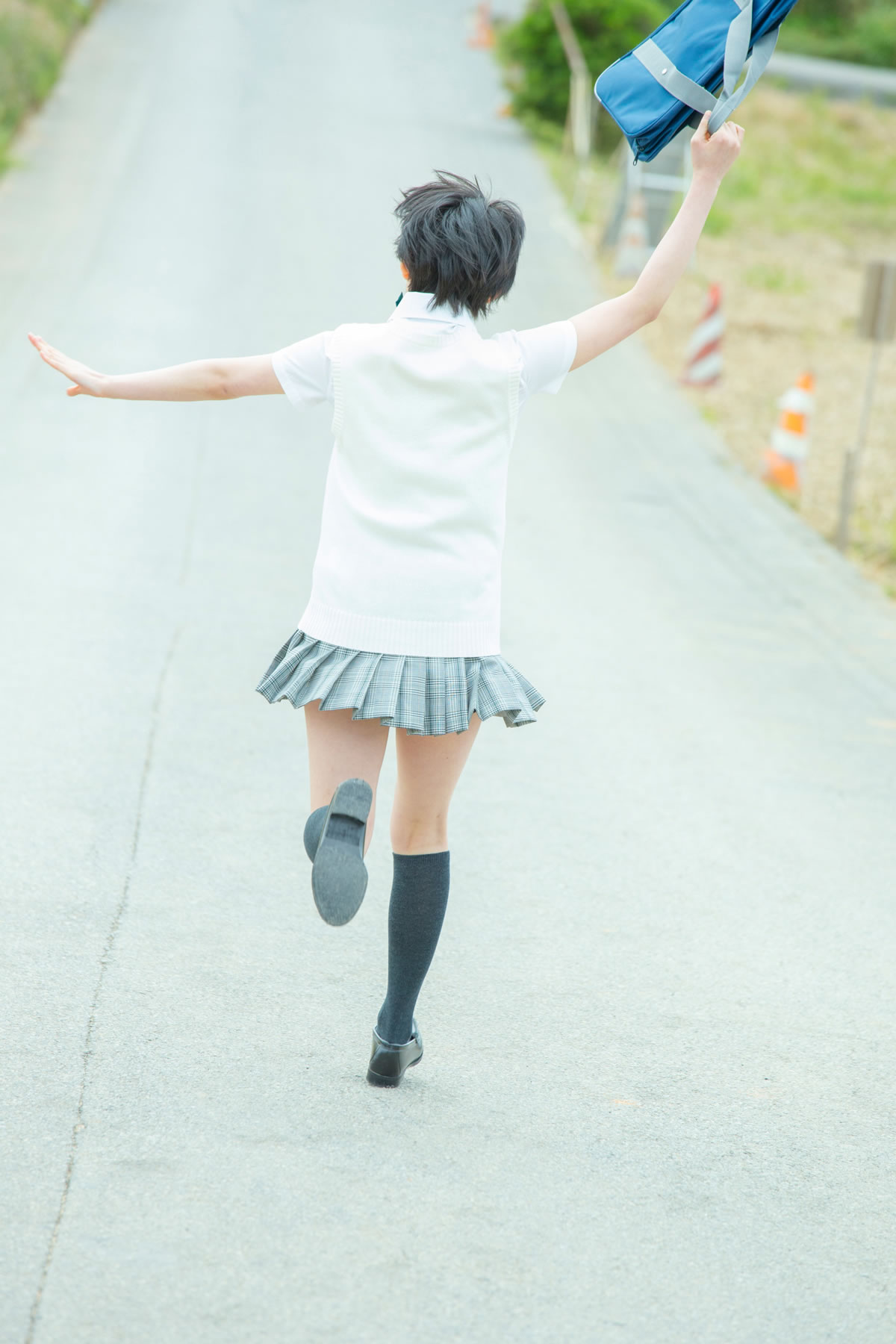 宫本佳林 [Hello! Project Digital Books]高清写真图2015.10 Vol.135