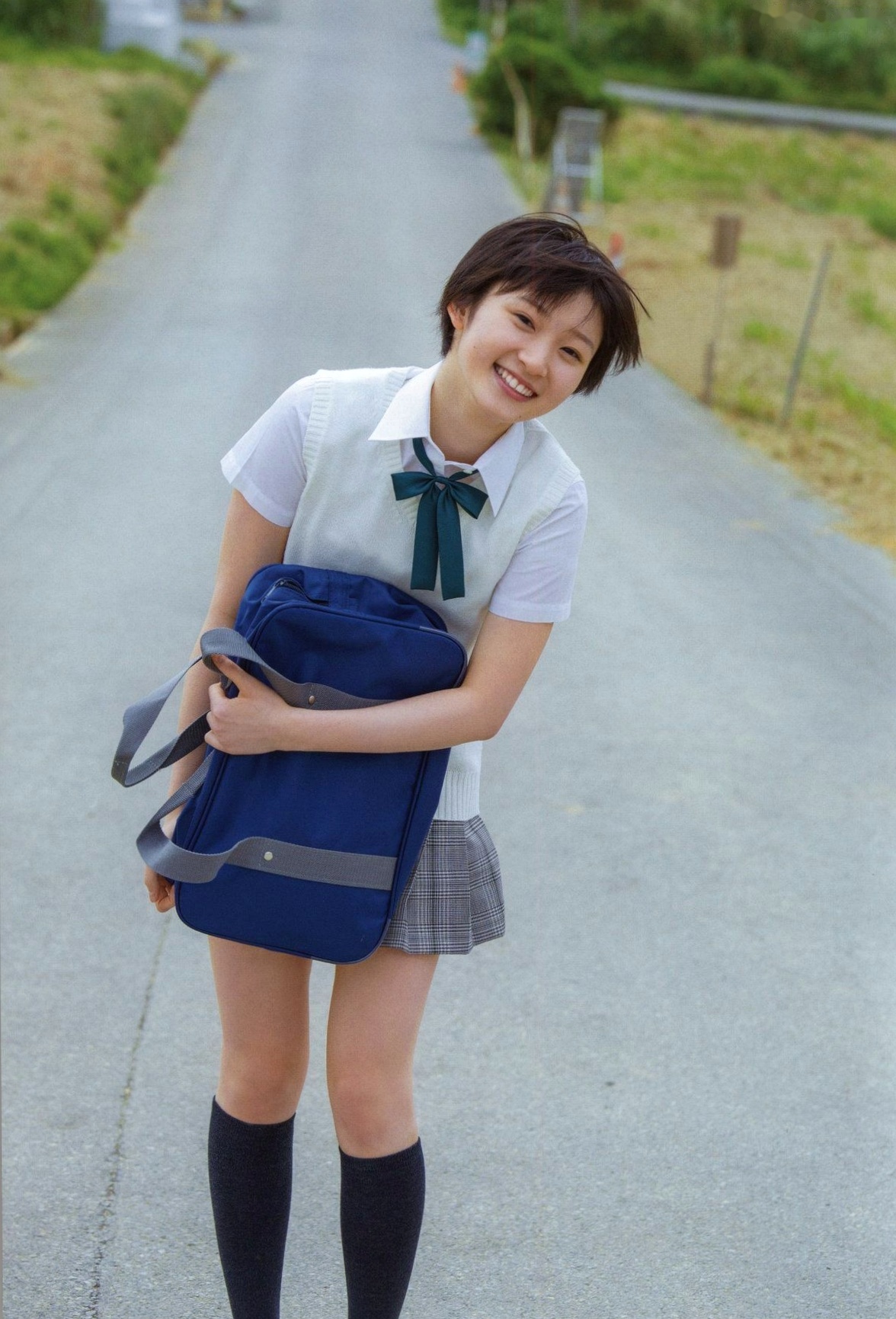 Gallery - 宮本佳林《Karin sixteen》写真集，清纯校服与清新居家风格，记录十六岁少女灵动之美日本清纯治愈系校服萝莉 宫本佳林女神私房照_秀色女神 - image 54