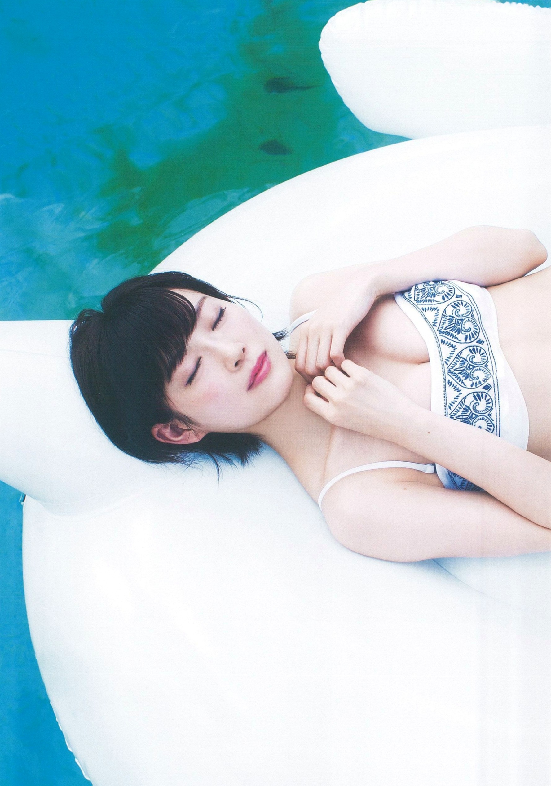 Gallery - 渡辺美優紀唯美写真集《MW》高清大图，私房内衣与海边清凉灵动，治愈系女神展现纯欲诱惑之美清纯治愈系日本性感私房照 渡边美优纪女神私房照_秀色女神 - image 32