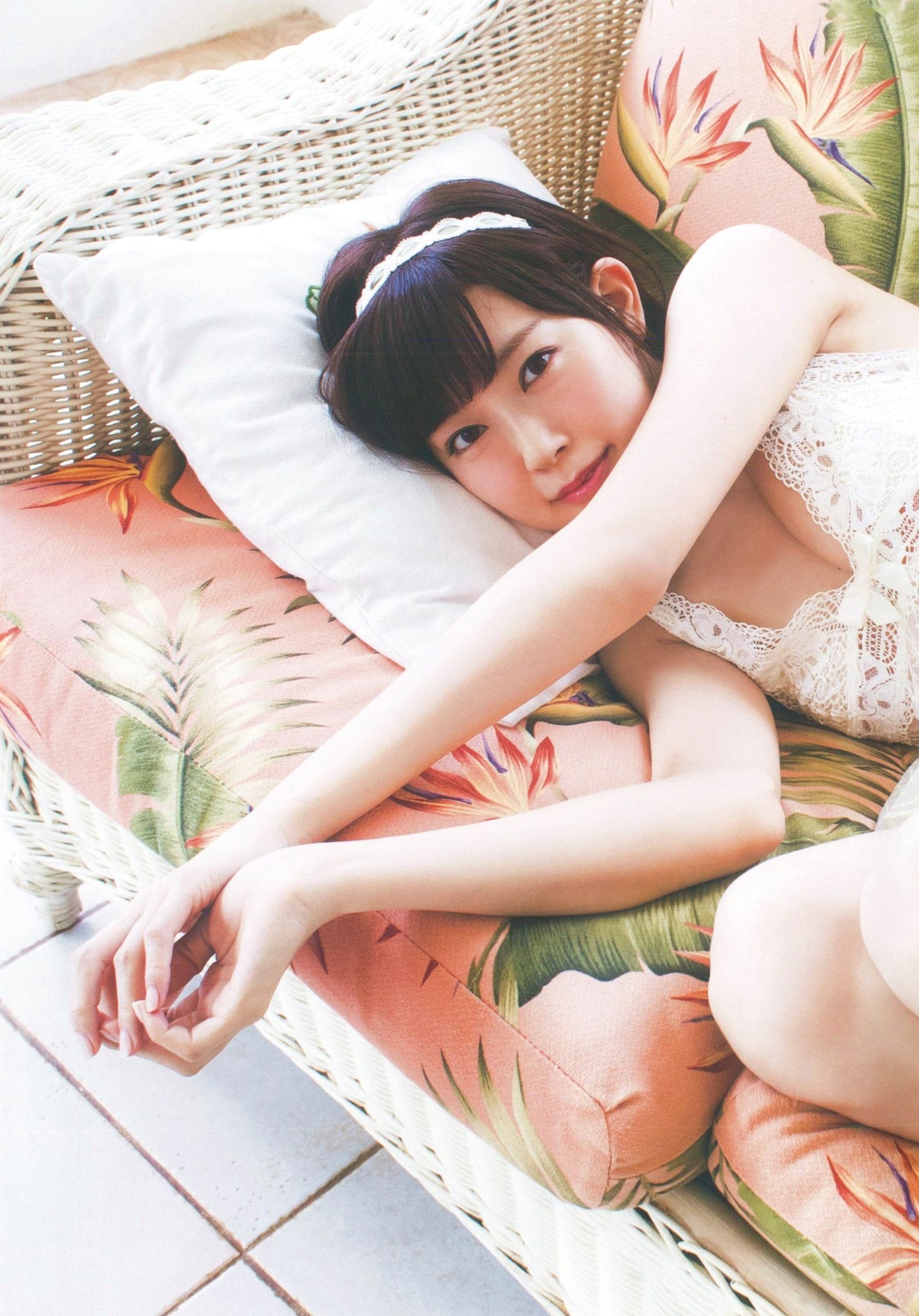 Gallery - 渡辺美優紀唯美写真集《MW》高清大图，私房内衣与海边清凉灵动，治愈系女神展现纯欲诱惑之美清纯治愈系日本性感私房照 渡边美优纪女神私房照_秀色女神 - image 43