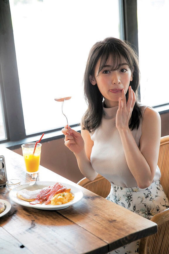 泉里香(浜千咲) 人生初次比基尼写真图
