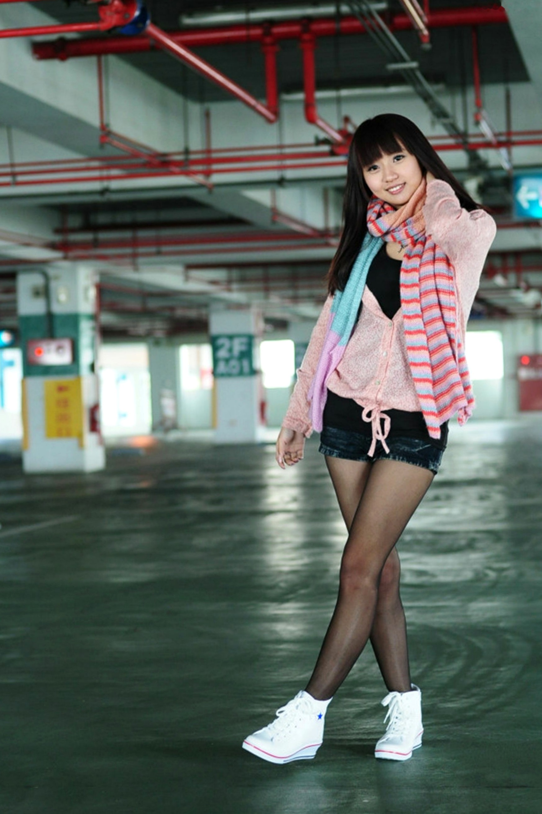 Gallery - 台湾正妹希希清新街拍写真，户外黑丝长腿唯美俏皮装扮台湾街拍清纯治愈系美腿 尤物女皇女神私房照_秀色女神 - image 33