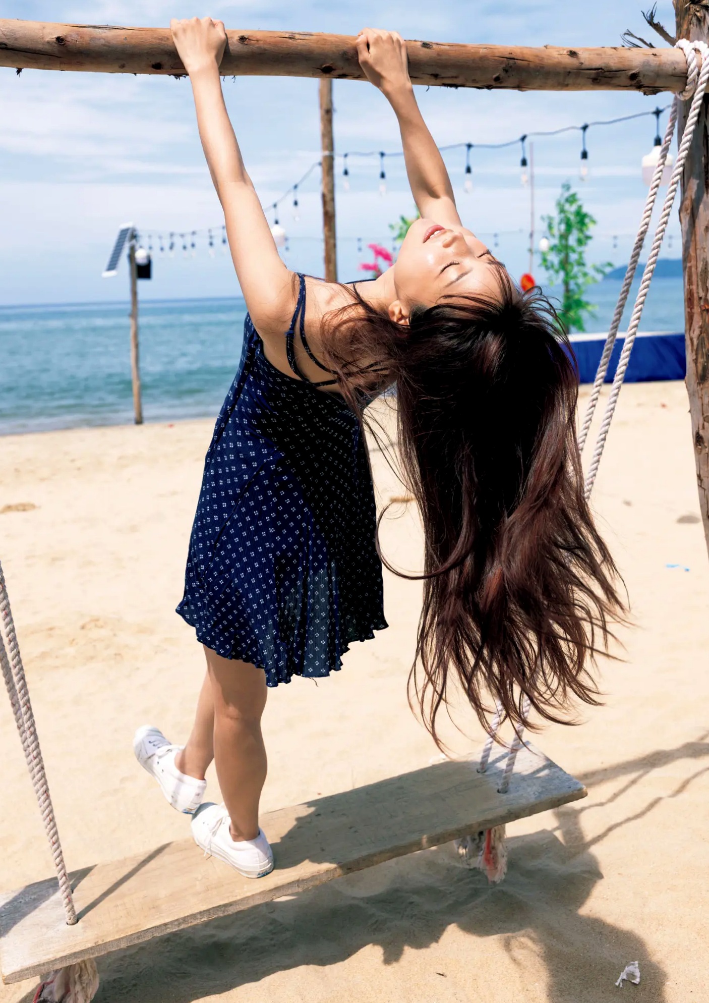 白間美瑠 - MERCI 户外泳池湿身黑色比基尼性感写真