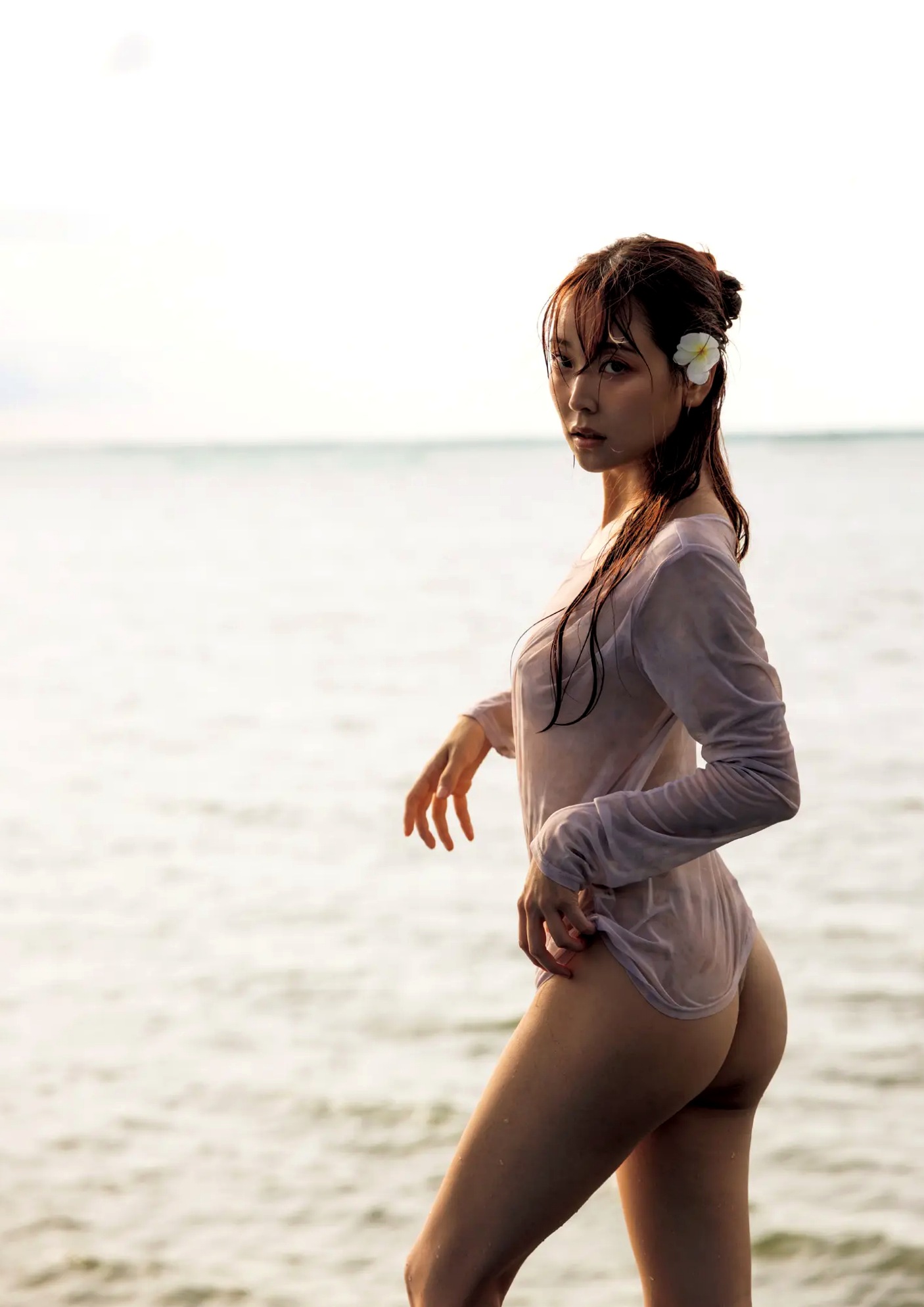 白間美瑠 - MERCI 户外泳池湿身黑色比基尼性感写真