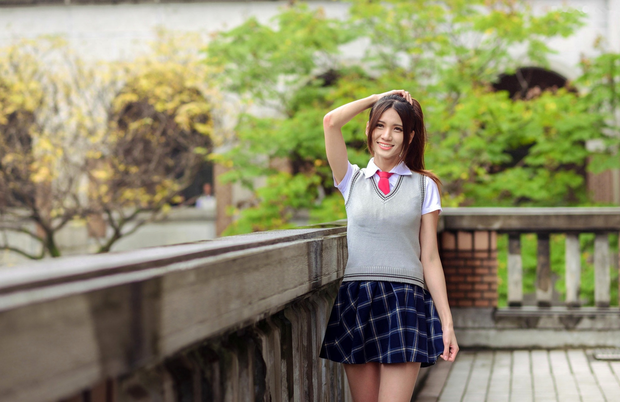 Gallery - 台湾正妹蔡译心户外写真：青春学院风校服与简约时尚街拍，尽显修长美腿与纤细骨感美台湾街拍校服骨感美腿气质户外清新 蔡译心女神私房照_秀色女神 - image 13