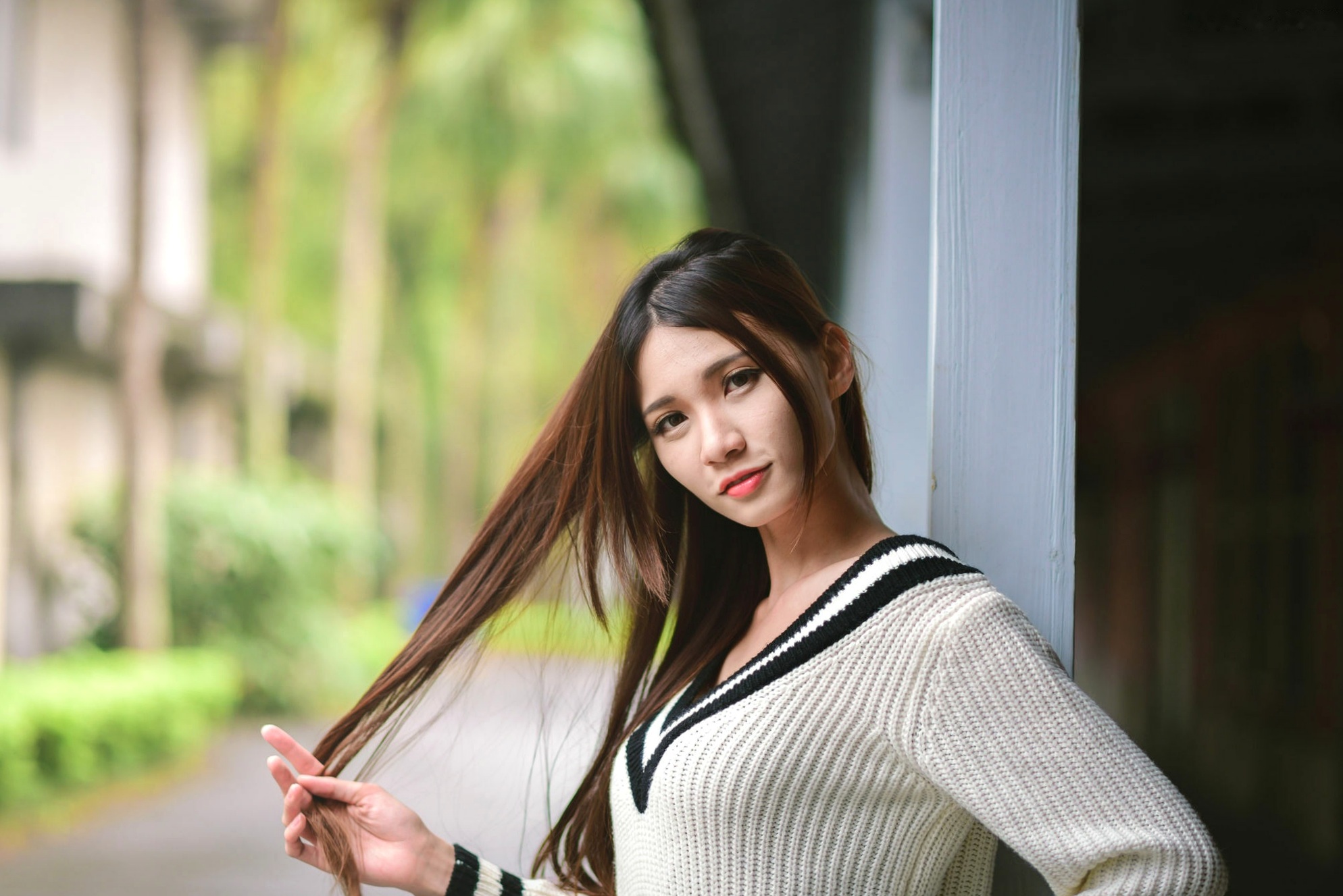 Gallery - 台湾正妹蔡译心户外写真：青春学院风校服与简约时尚街拍，尽显修长美腿与纤细骨感美台湾街拍校服骨感美腿气质户外清新 蔡译心女神私房照_秀色女神 - image 24