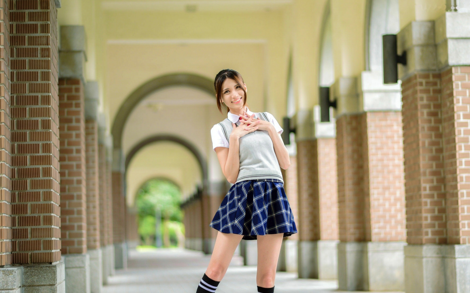 Gallery - 台湾正妹蔡译心户外写真：青春学院风校服与简约时尚街拍，尽显修长美腿与纤细骨感美台湾街拍校服骨感美腿气质户外清新 蔡译心女神私房照_秀色女神 - image 27