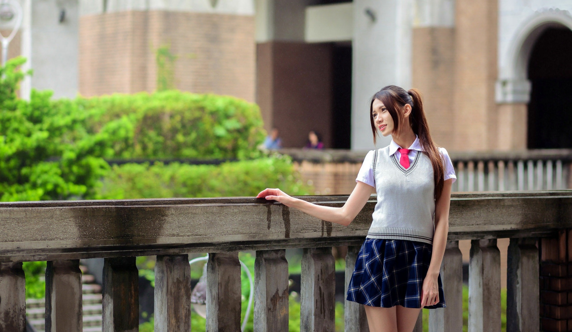 Gallery - 台湾正妹蔡译心户外写真：青春学院风校服与简约时尚街拍，尽显修长美腿与纤细骨感美台湾街拍校服骨感美腿气质户外清新 蔡译心女神私房照_秀色女神 - image 28