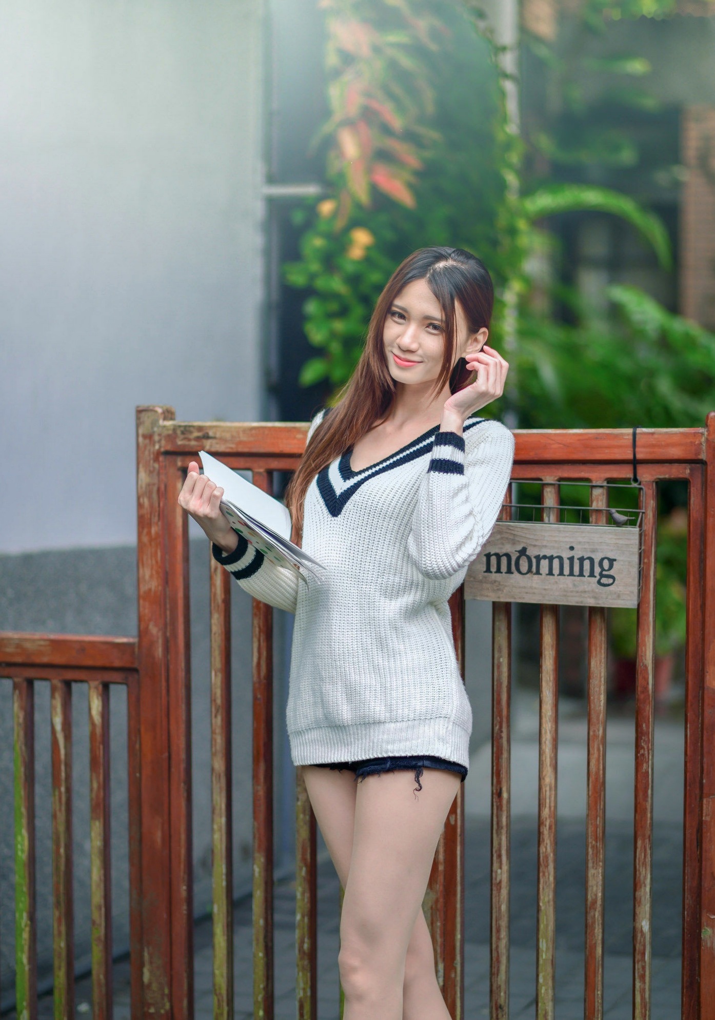 Gallery - 台湾正妹蔡译心户外写真：青春学院风校服与简约时尚街拍，尽显修长美腿与纤细骨感美台湾街拍校服骨感美腿气质户外清新 蔡译心女神私房照_秀色女神 - image 35