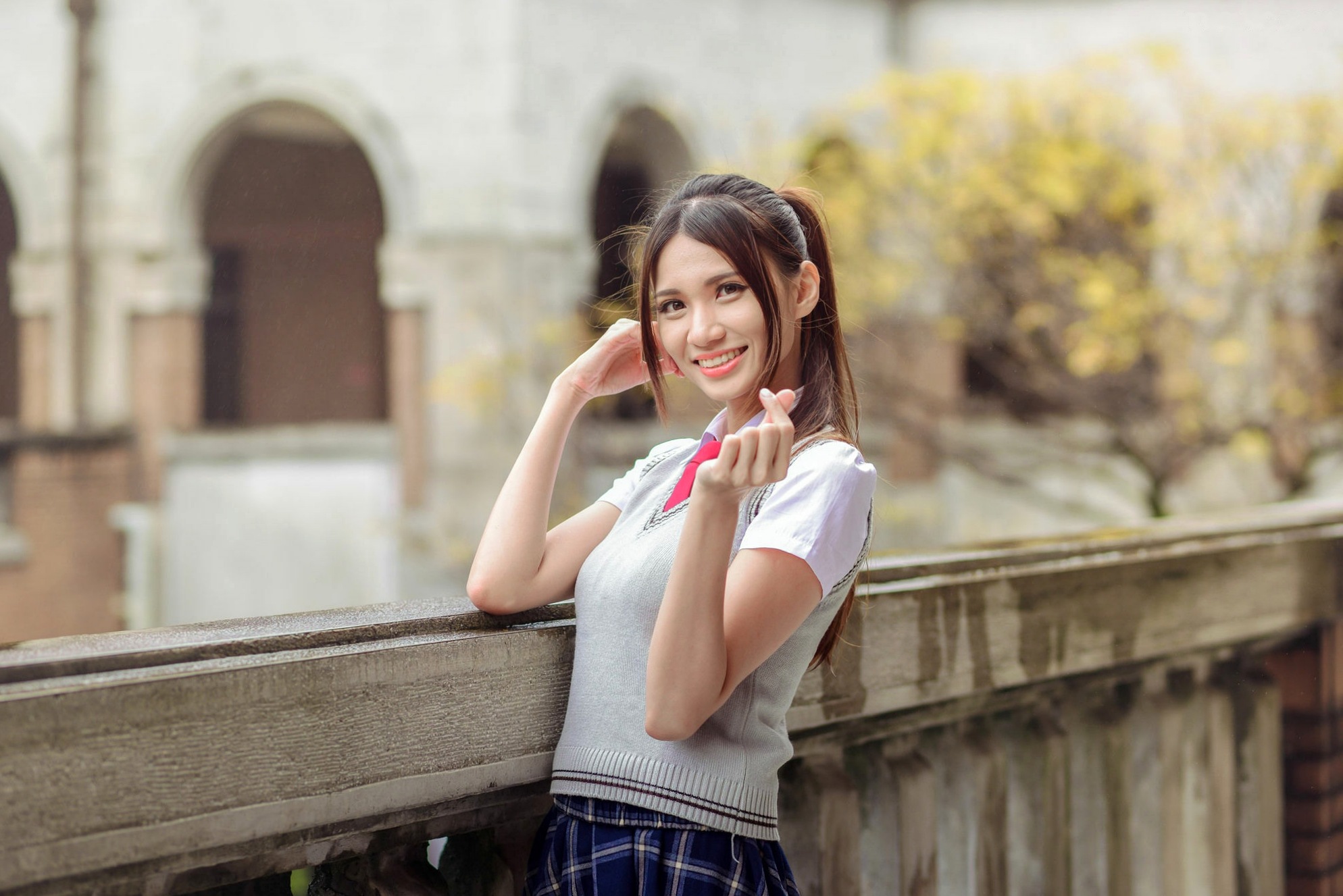 Gallery - 台湾正妹蔡译心户外写真：青春学院风校服与简约时尚街拍，尽显修长美腿与纤细骨感美台湾街拍校服骨感美腿气质户外清新 蔡译心女神私房照_秀色女神 - image 40