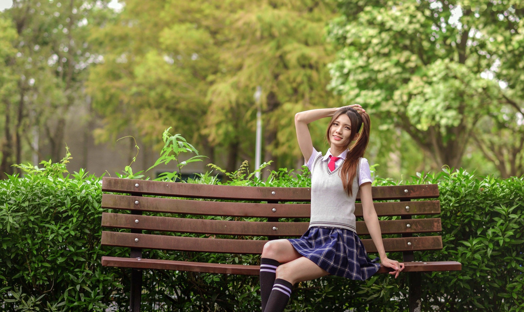 Gallery - 台湾正妹蔡译心户外写真：青春学院风校服与简约时尚街拍，尽显修长美腿与纤细骨感美台湾街拍校服骨感美腿气质户外清新 蔡译心女神私房照_秀色女神 - image 41