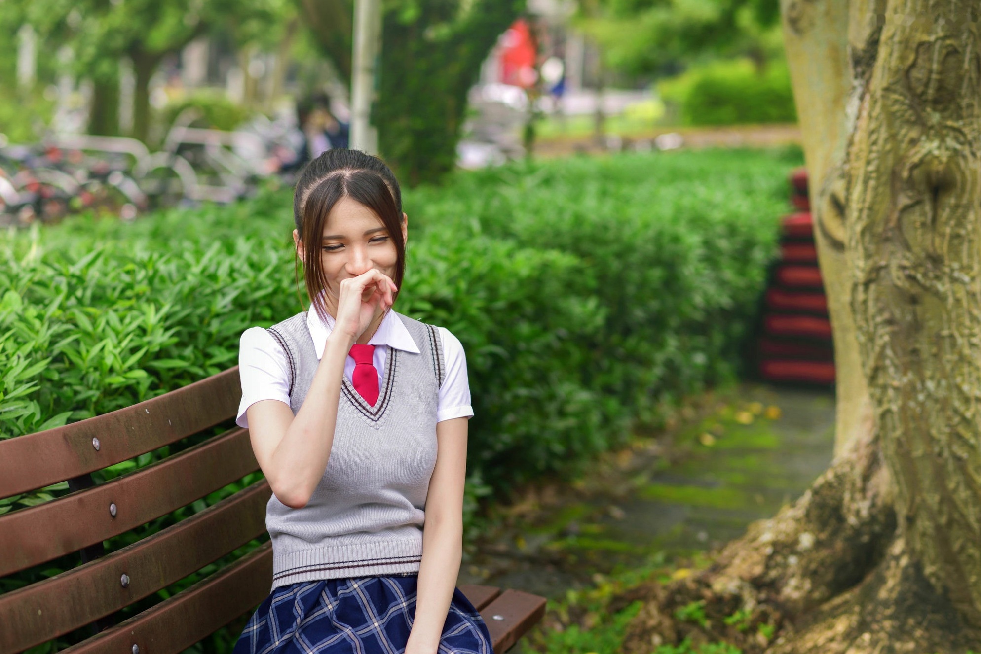 Gallery - 台湾正妹蔡译心户外写真：青春学院风校服与简约时尚街拍，尽显修长美腿与纤细骨感美台湾街拍校服骨感美腿气质户外清新 蔡译心女神私房照_秀色女神 - image 43