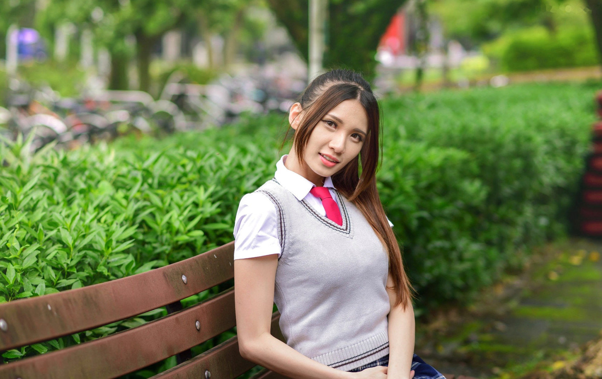 Gallery - 台湾正妹蔡译心户外写真：青春学院风校服与简约时尚街拍，尽显修长美腿与纤细骨感美台湾街拍校服骨感美腿气质户外清新 蔡译心女神私房照_秀色女神 - image 44