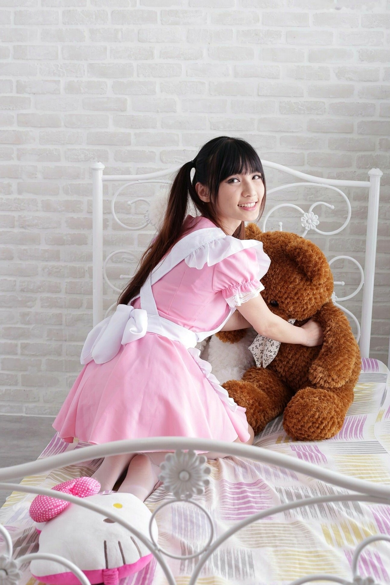 Gallery - 台湾正妹蔡译心可爱女仆系列写真：粉色制服诱惑与温馨卧室私房感，清纯甜美演绎心动瞬间台湾女仆清新清纯私房照 蔡译心女神私房照_秀色女神 - image 2