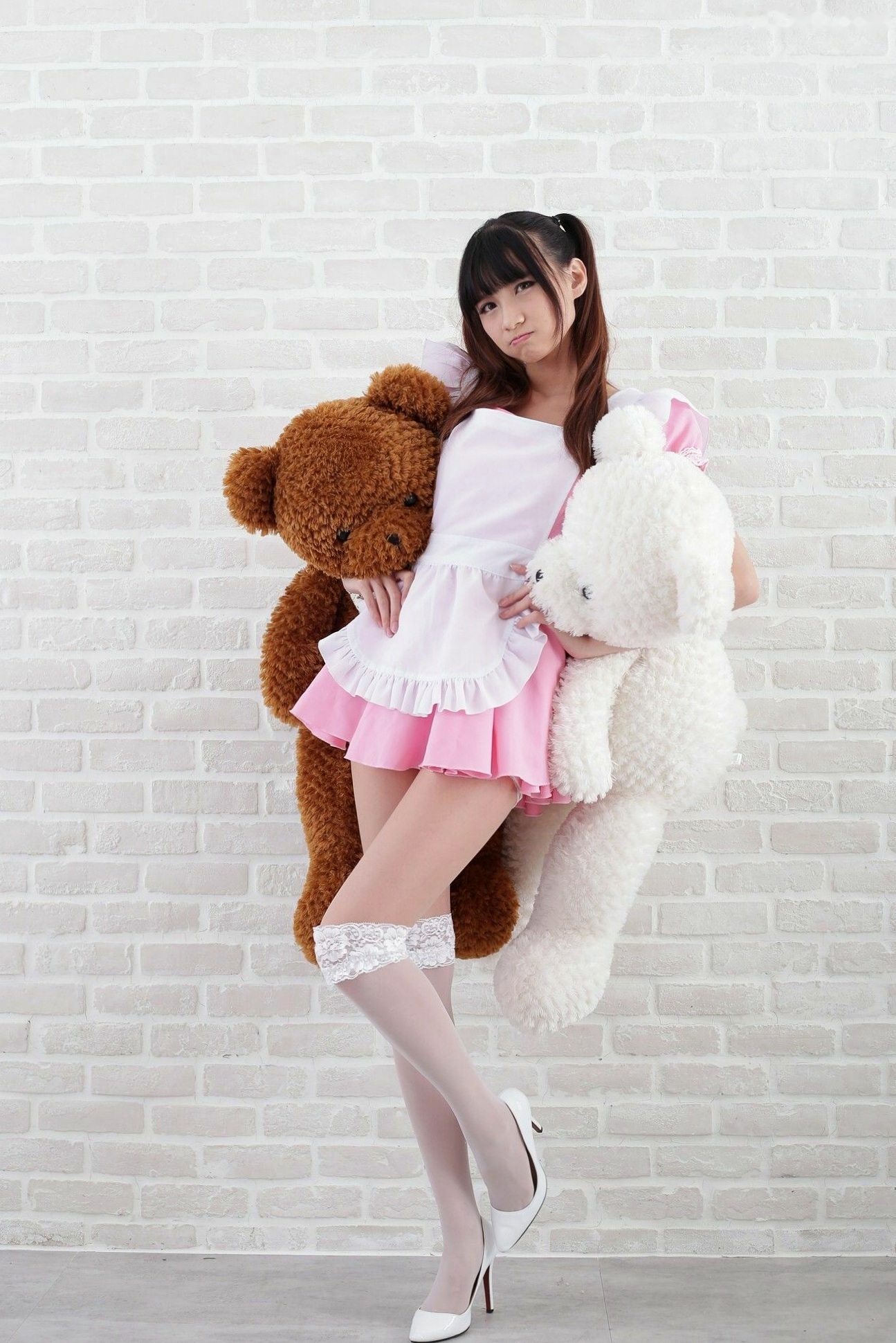 Gallery - 台湾正妹蔡译心可爱女仆系列写真：粉色制服诱惑与温馨卧室私房感，清纯甜美演绎心动瞬间台湾女仆清新清纯私房照 蔡译心女神私房照_秀色女神 - image 14