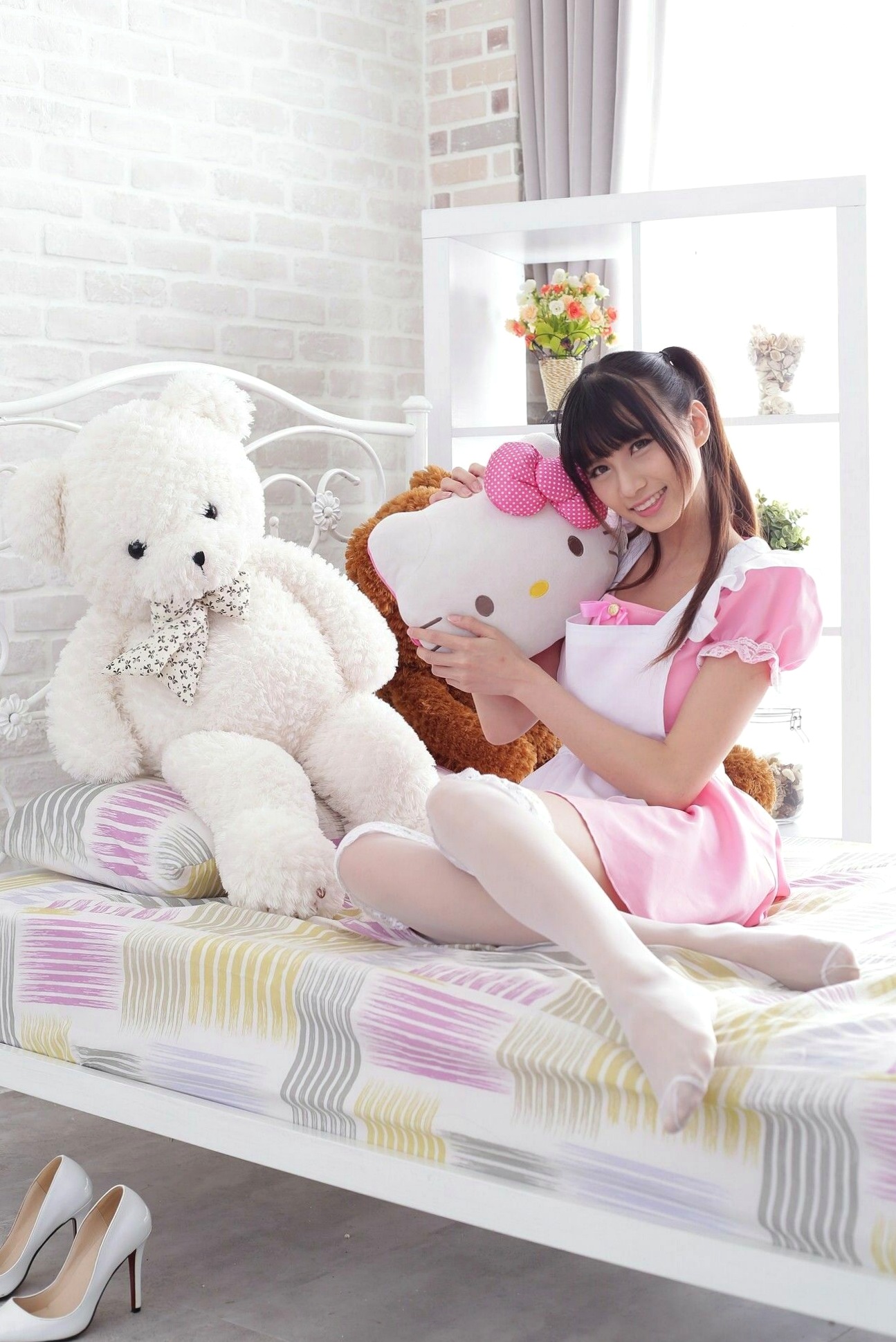 Gallery - 台湾正妹蔡译心可爱女仆系列写真：粉色制服诱惑与温馨卧室私房感，清纯甜美演绎心动瞬间台湾女仆清新清纯私房照 蔡译心女神私房照_秀色女神 - image 31