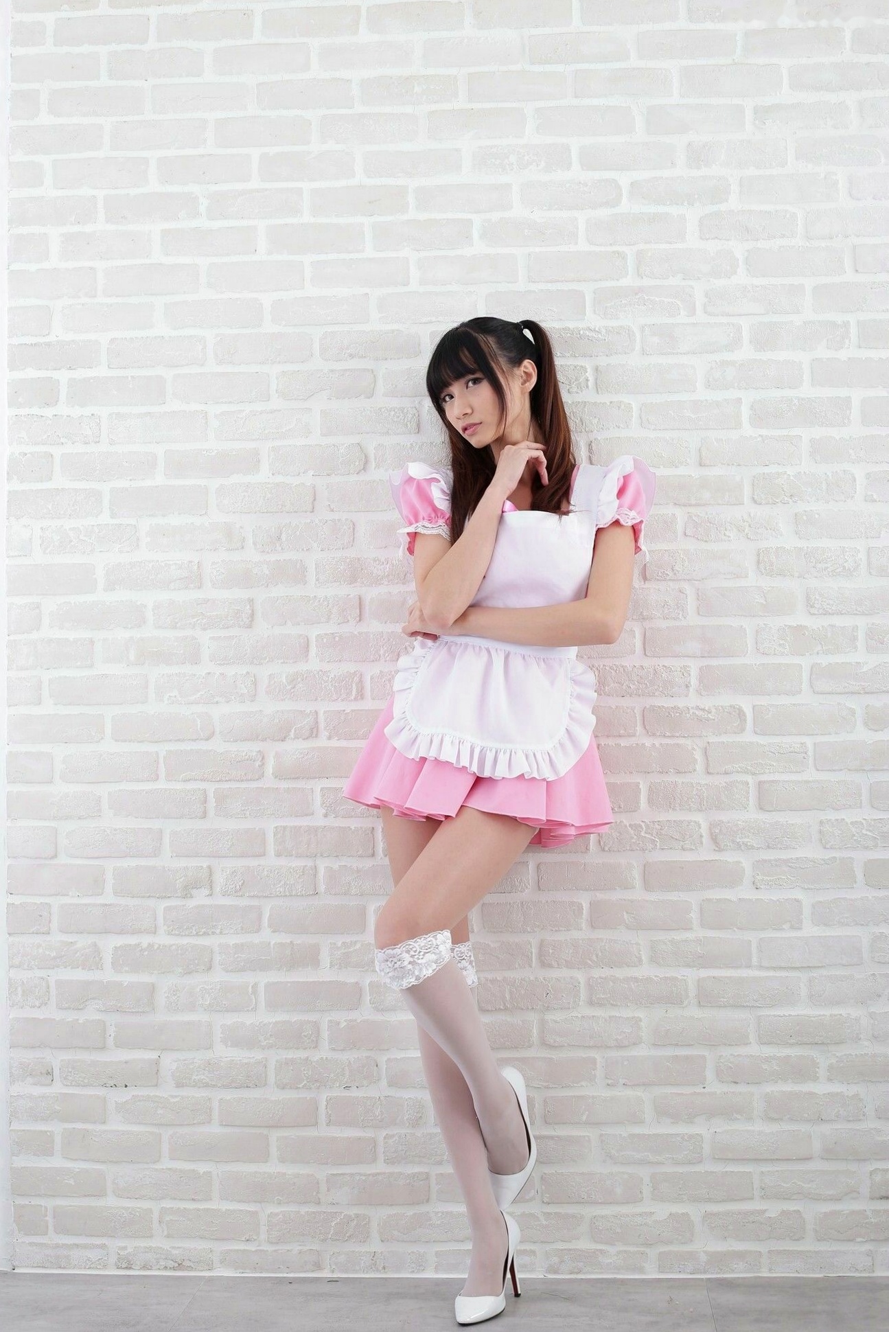 Gallery - 台湾正妹蔡译心可爱女仆系列写真：粉色制服诱惑与温馨卧室私房感，清纯甜美演绎心动瞬间台湾女仆清新清纯私房照 蔡译心女神私房照_秀色女神 - image 34