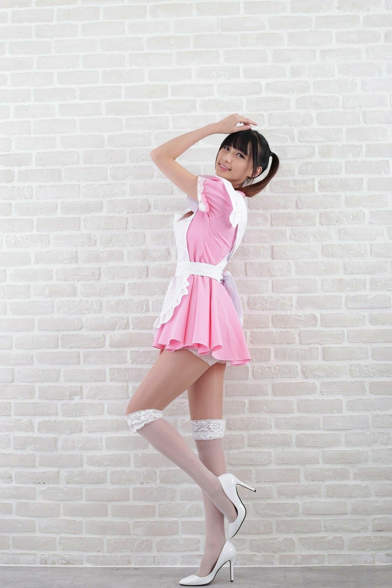 Gallery - 台湾正妹蔡译心可爱女仆系列写真：粉色制服诱惑与温馨卧室私房感，清纯甜美演绎心动瞬间台湾女仆清新清纯私房照 蔡译心女神私房照_秀色女神 - image 47