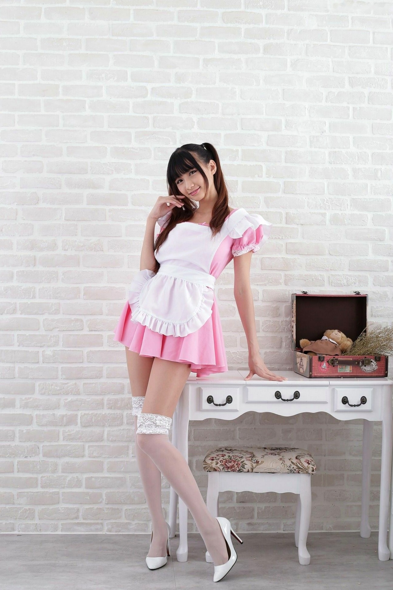 Gallery - 台湾正妹蔡译心可爱女仆系列写真：粉色制服诱惑与温馨卧室私房感，清纯甜美演绎心动瞬间台湾女仆清新清纯私房照 蔡译心女神私房照_秀色女神 - image 55