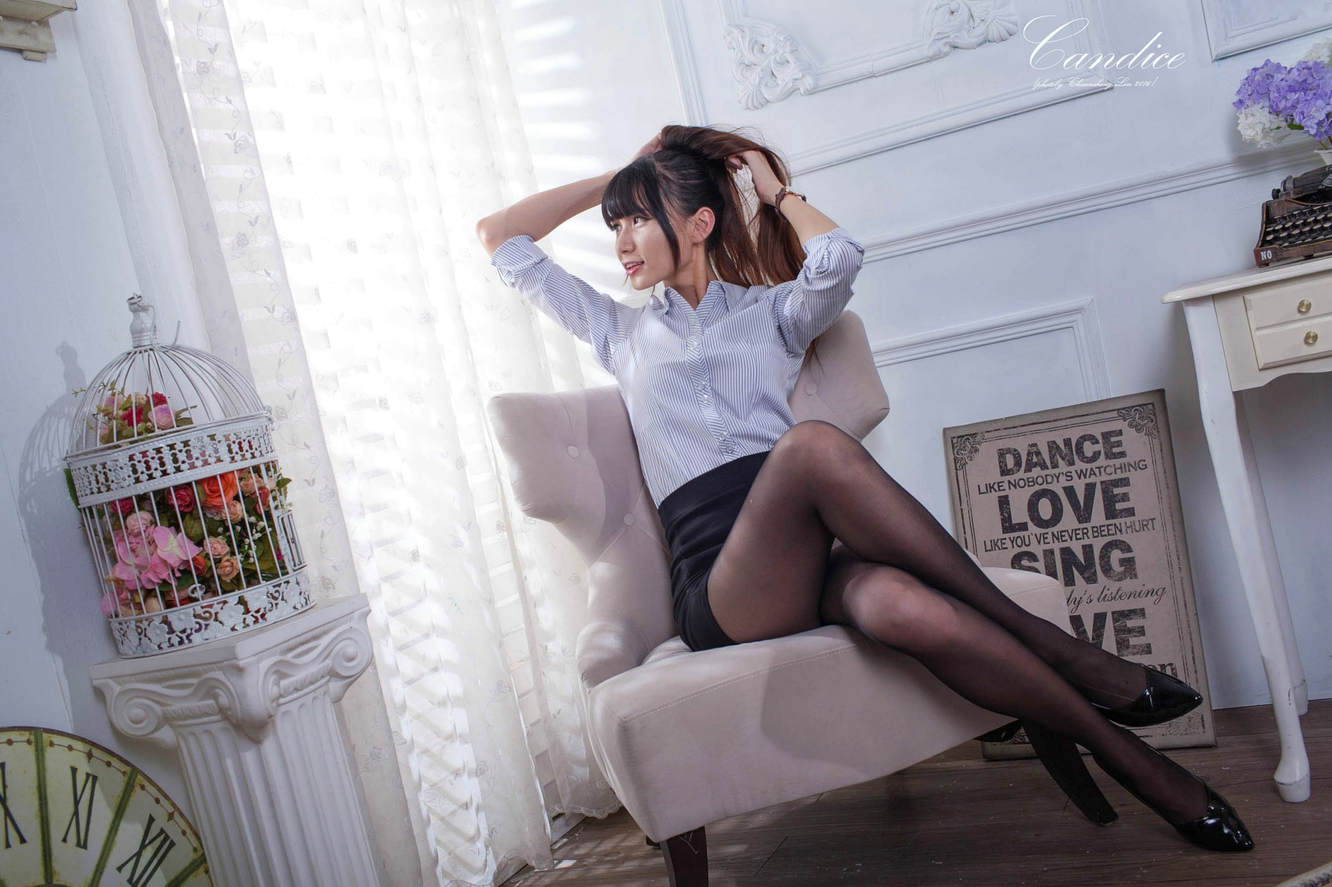Gallery - 台湾正妹蔡译心高冷御姐范棚拍写真，黑丝美腿搭配包臀裙诱惑无限，修长骨感身材尽显名模气质台湾气质冷艳黑丝美腿 蔡译心女神私房照_秀色女神 - image 6