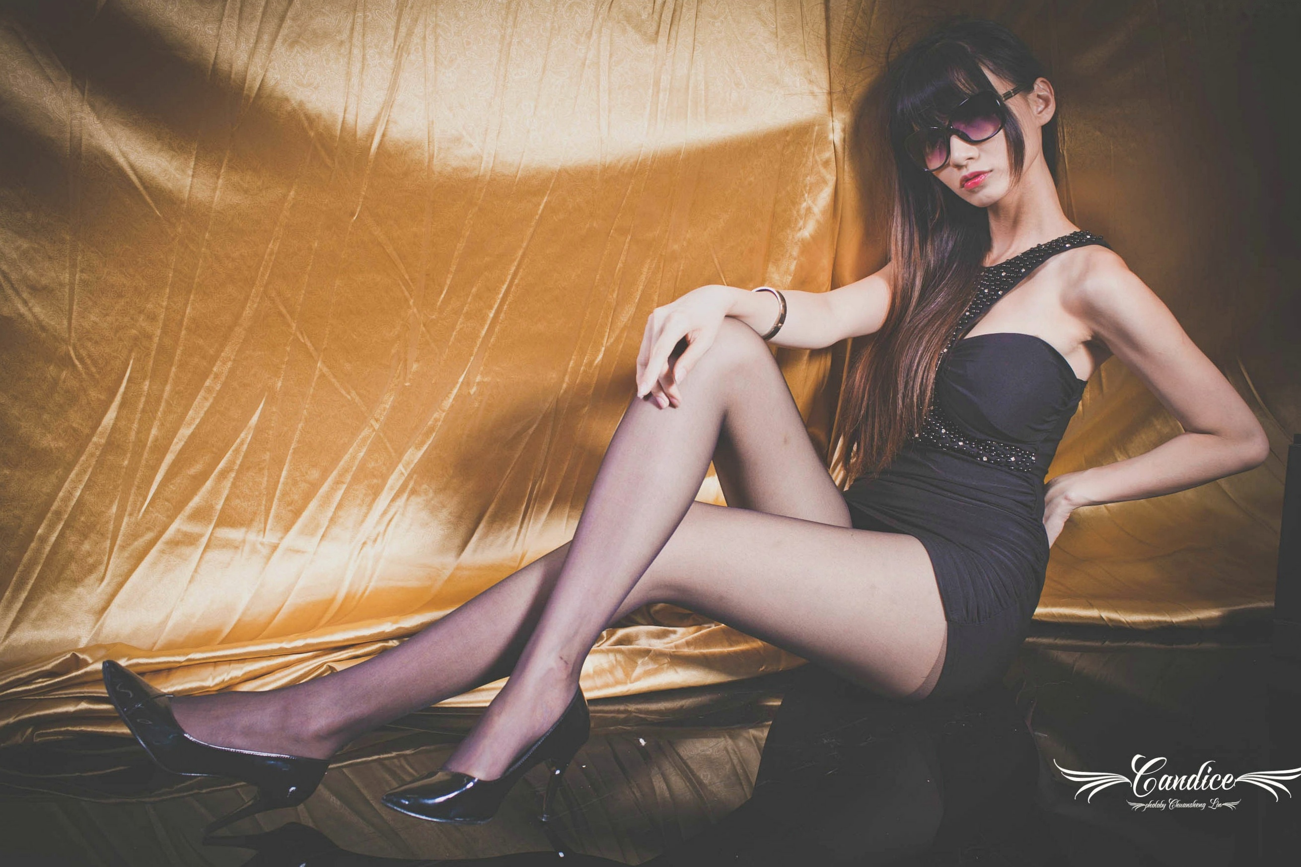 Gallery - 台湾正妹蔡译心高冷御姐范棚拍写真，黑丝美腿搭配包臀裙诱惑无限，修长骨感身材尽显名模气质台湾气质冷艳黑丝美腿 蔡译心女神私房照_秀色女神 - image 65