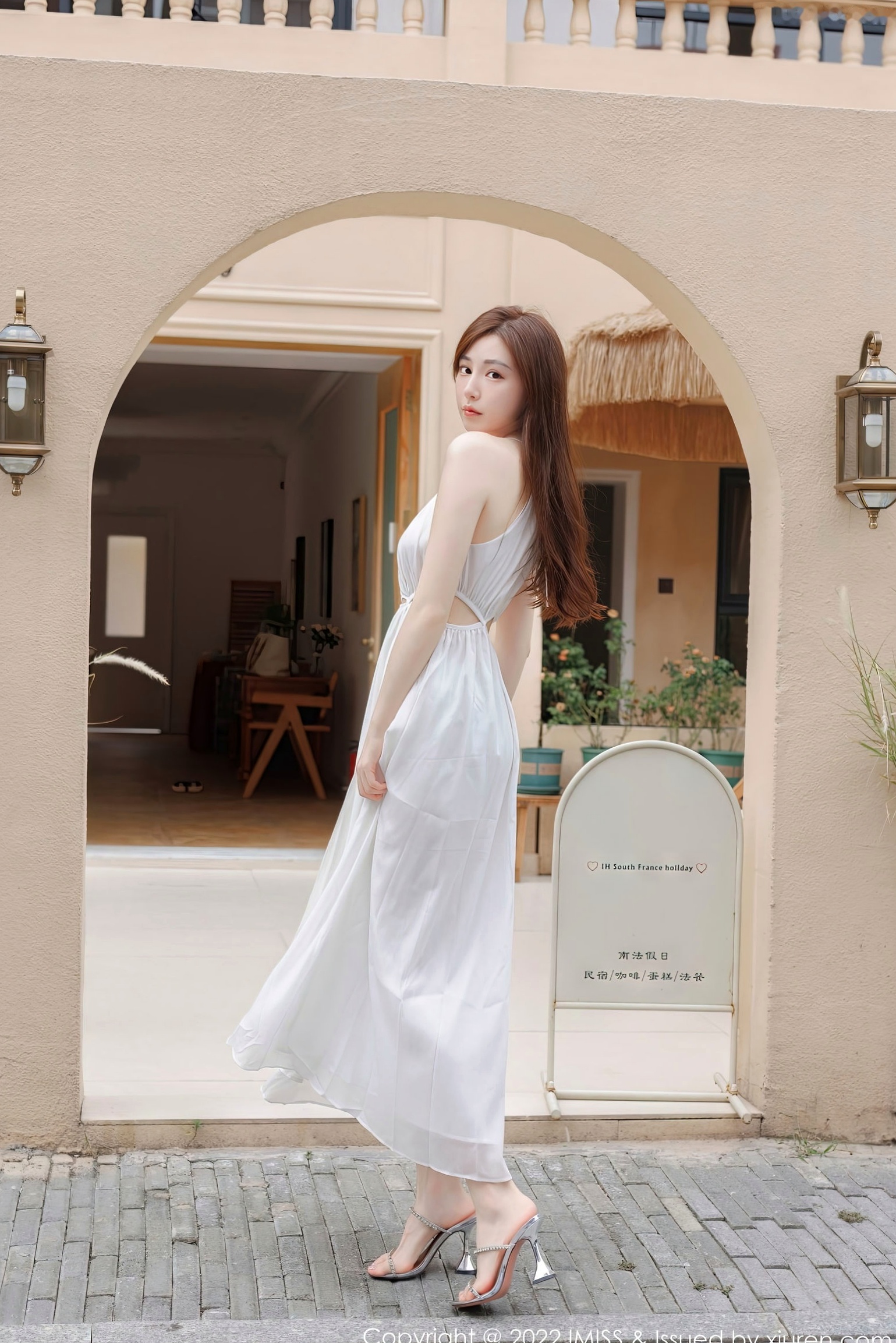 Gallery - IMiss爱蜜社 - Honey Club -刘奕宁：海边清纯系写真，白色露背长裙演绎夏日度假风，时尚休闲白裤穿搭尽显修长身材，清秀甜美户外私房大尺度美图爱蜜社 - Honey Club 性感户外清新女神私房照 刘奕宁女神私房照_秀色女神 - image 1