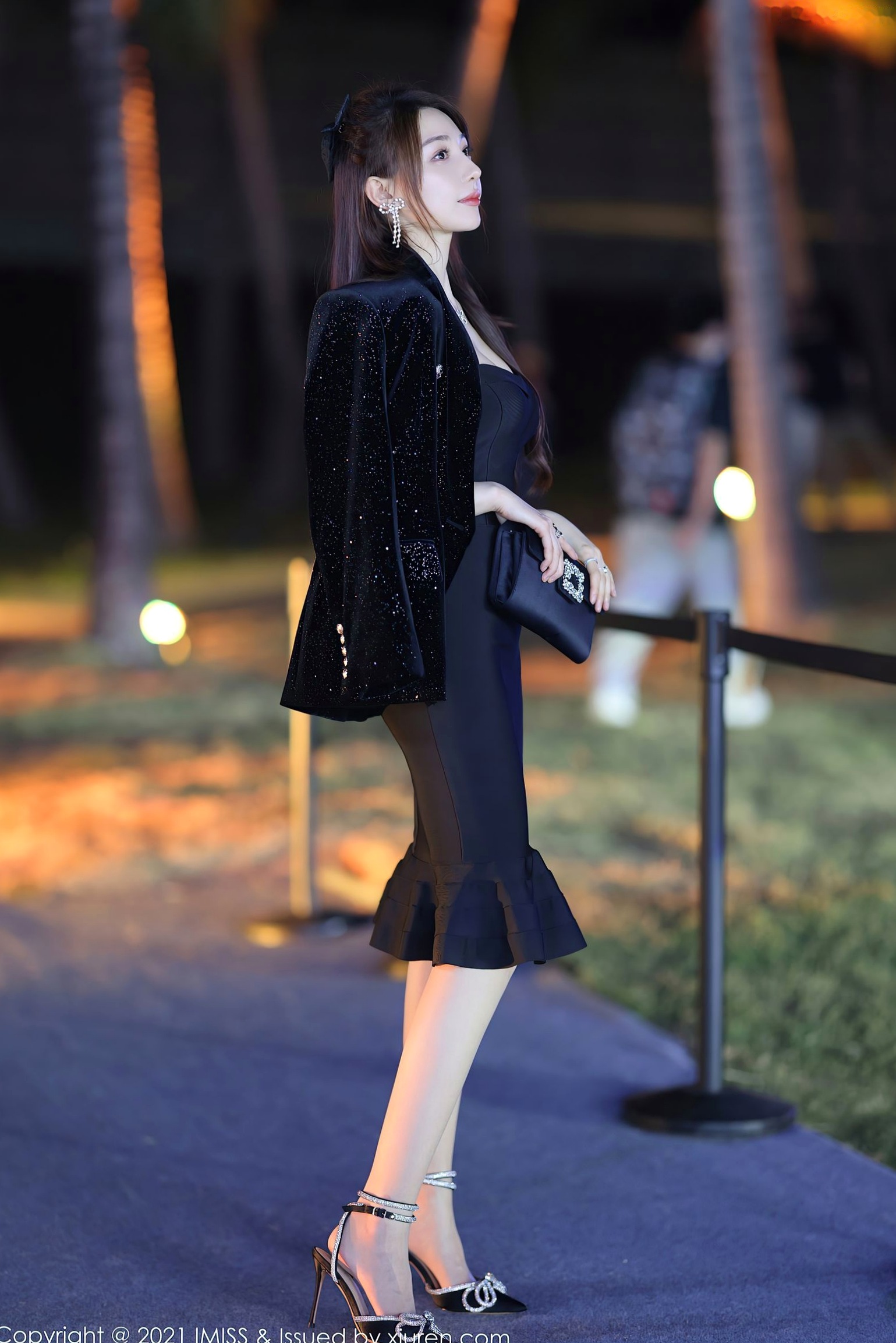 Gallery - IMiss爱蜜社 - Honey Club -597-刘奕宁-时装周黑色礼服与居家私房系列-蓝色丝绸睡衣-2021.05.28 - 无圣光大尺度时尚写真爱蜜社 - Honey Club 气质私房照性感 刘奕宁女神私房照_秀色女神 - image 3