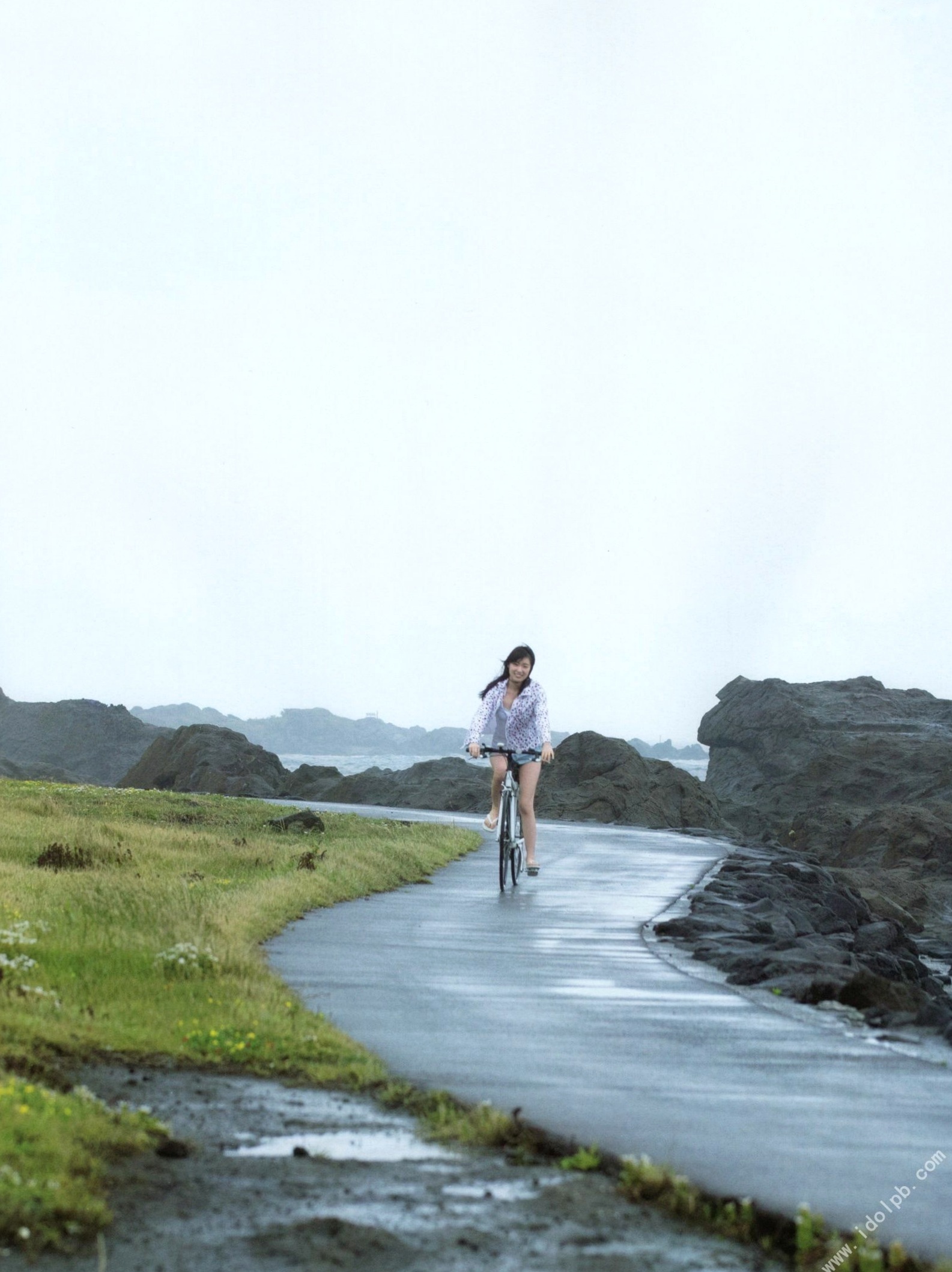 Gallery - 高山一实写真集《恋かもしれない》高清私房户外度假美图，海边比基尼与青春活力的清新治愈魅力日本比基尼清新治愈系私房照 高山一实女神私房照_秀色女神 - image 24