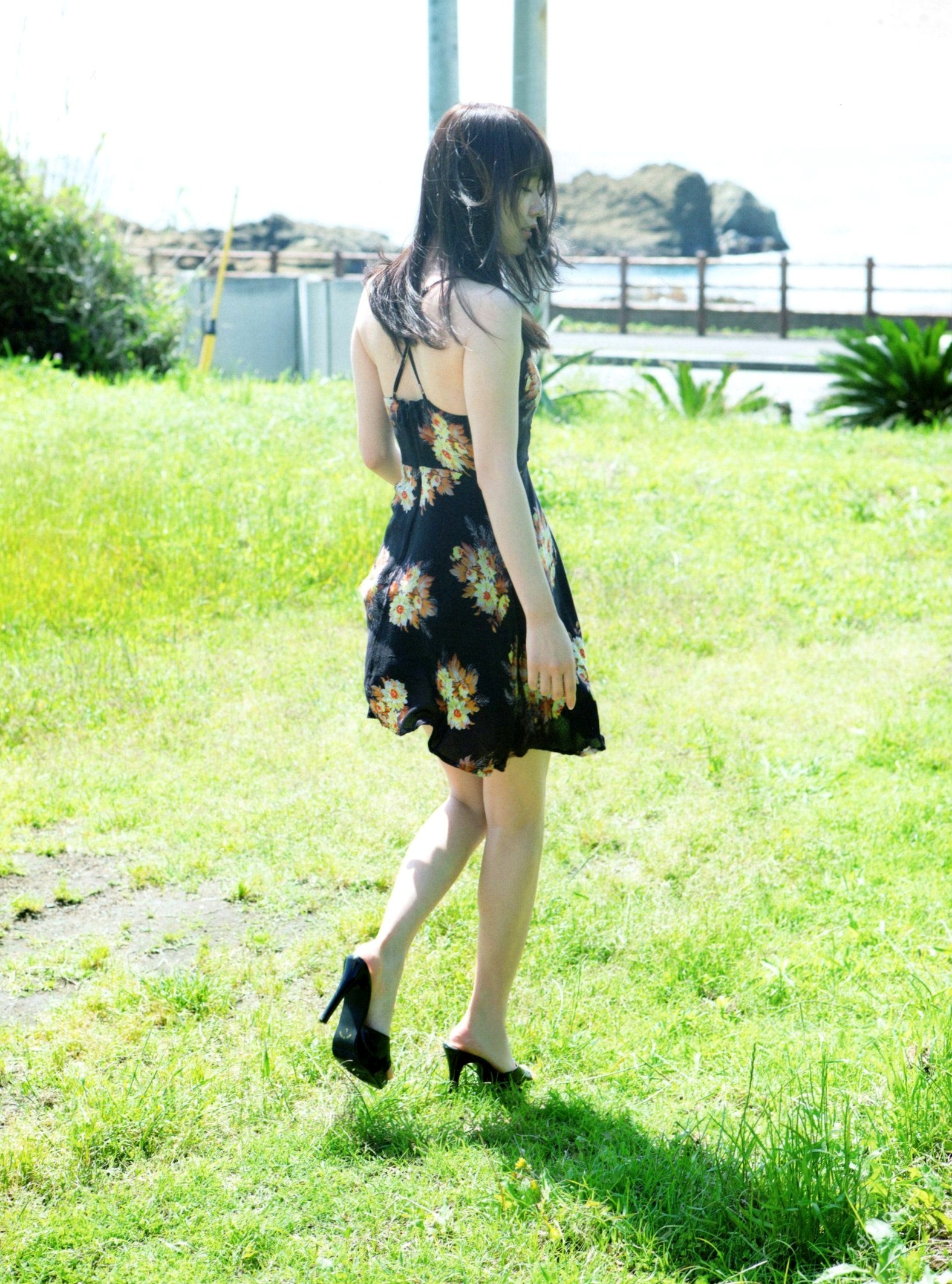 Gallery - 高山一实写真集《恋かもしれない》高清私房户外度假美图，海边比基尼与青春活力的清新治愈魅力日本比基尼清新治愈系私房照 高山一实女神私房照_秀色女神 - image 54