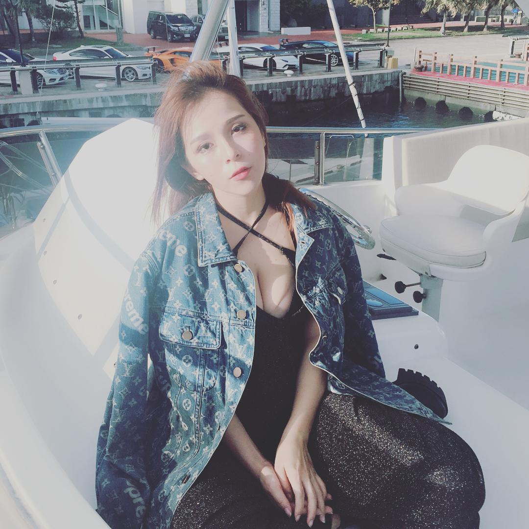 沙滩波神Mandi香菱 深夜福利招架不住