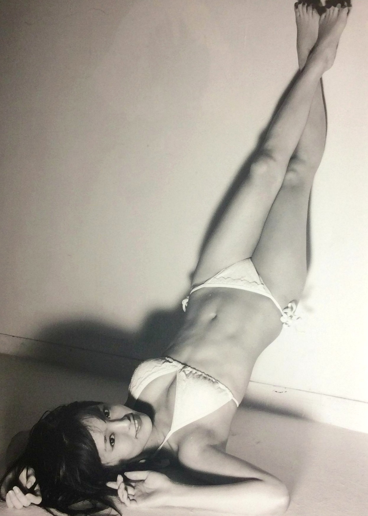 Gallery - PB写真集_山本彩《SY》高清美图：清纯短发、比基尼泳装诱惑，摄影大师LESLIE KEE镜头下的夏日灵动尤物日本性感比基尼清新女神 山本彩女神私房照_秀色女神 - image 4