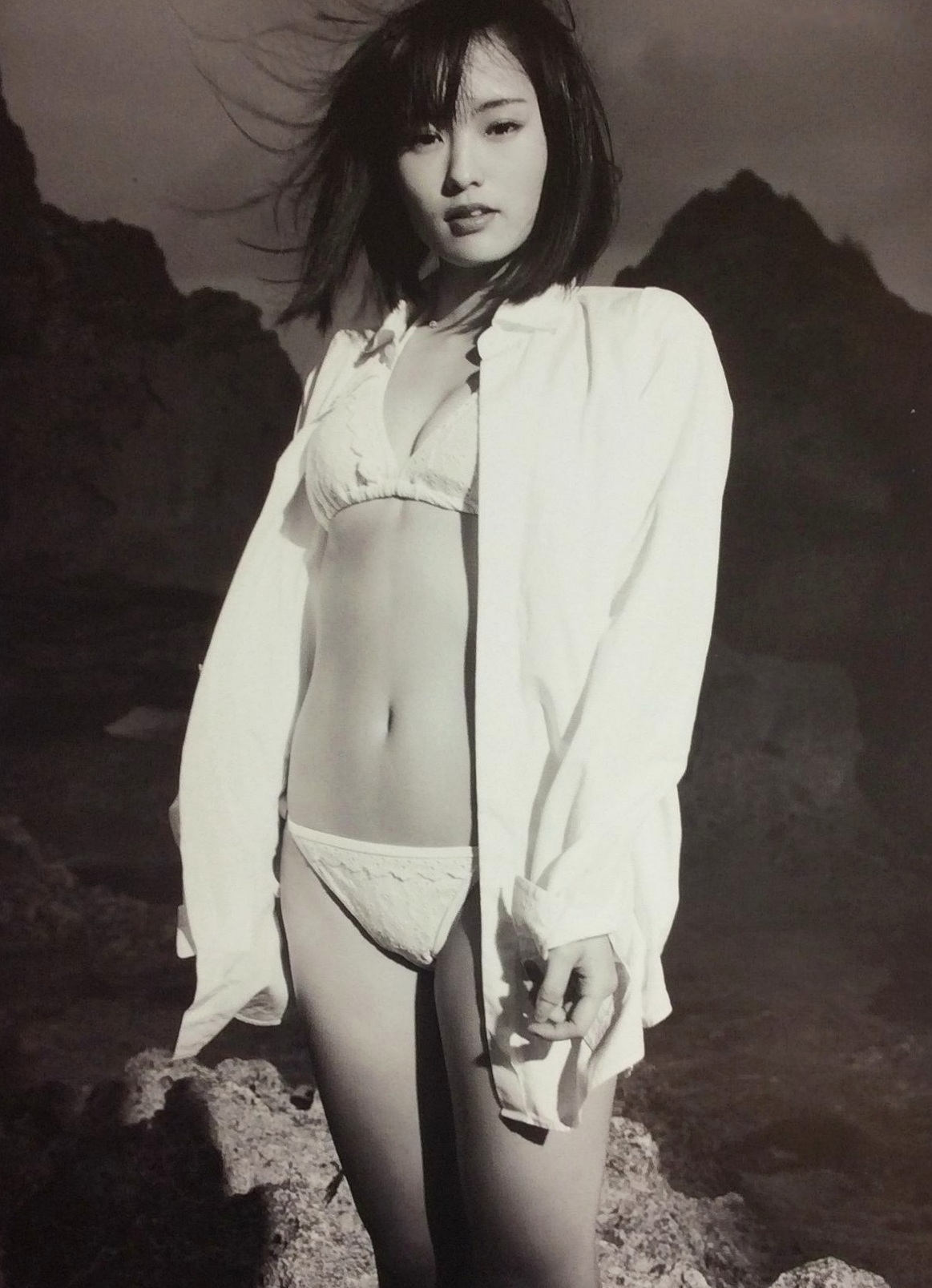 Gallery - PB写真集_山本彩《SY》高清美图：清纯短发、比基尼泳装诱惑，摄影大师LESLIE KEE镜头下的夏日灵动尤物日本性感比基尼清新女神 山本彩女神私房照_秀色女神 - image 64